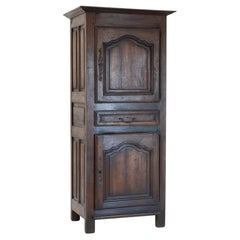 Provincial Oak French cupboard. Circa 1900.