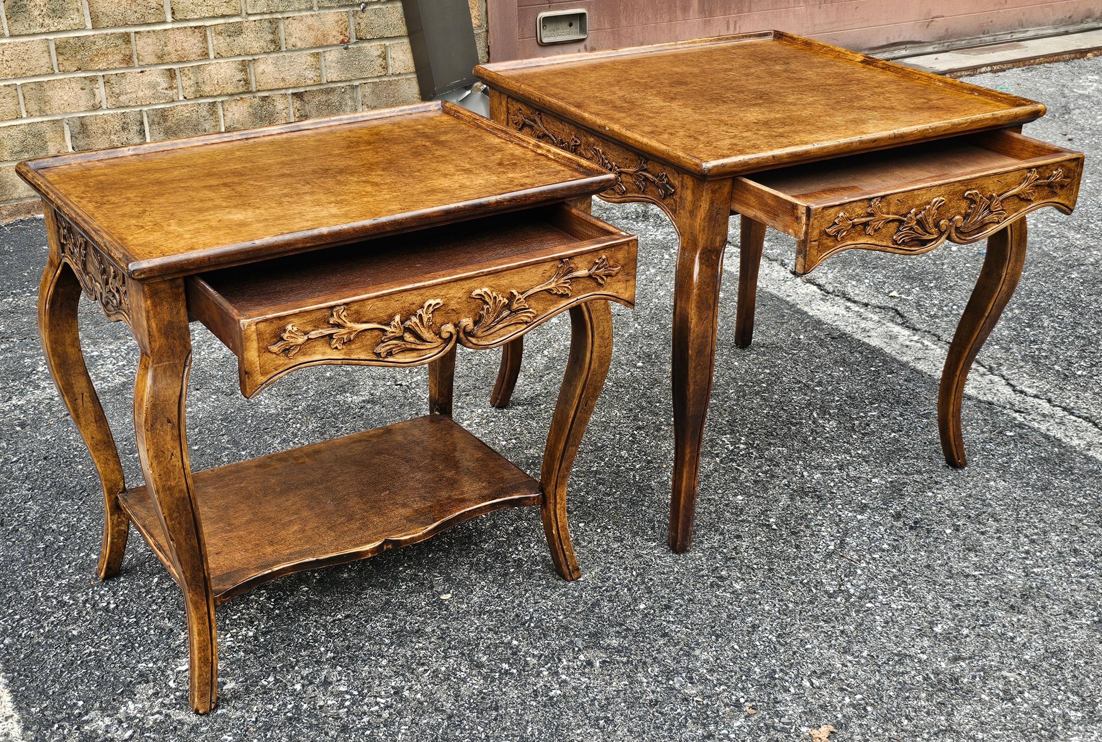 Tiroir unique en bois fruitier sculpté de style provincial  Table d'appoint en vente 2