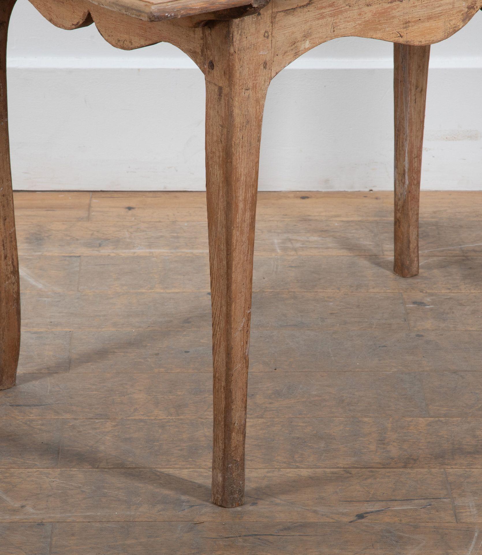 Provincial Swedish 18th Century Rococo Table In Good Condition In Gloucestershire, GB