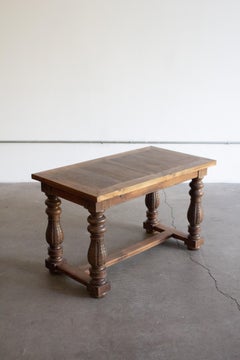 Mesa Provincial Suiza Antigua Tallada