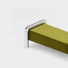 „Prowling“-Stoffbank mit Beinen aus gebürstetem Edelstahl von Furn Object