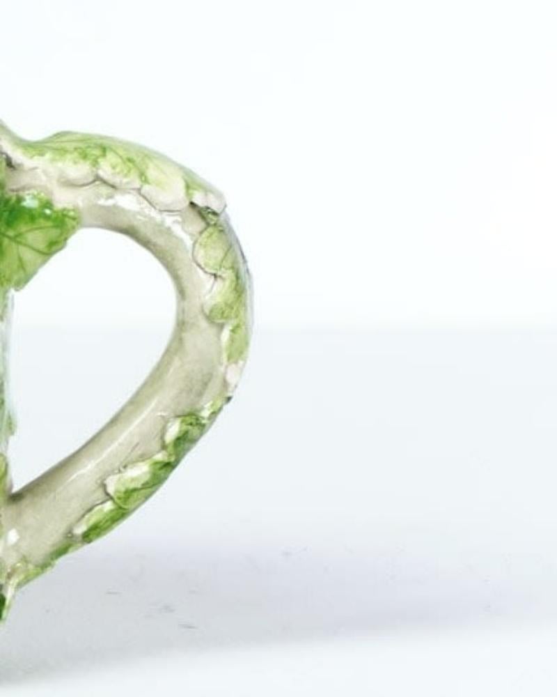 XXIe siècle et contemporain Prue Piper, Vaisseau de l'homme vert avec anse en vente