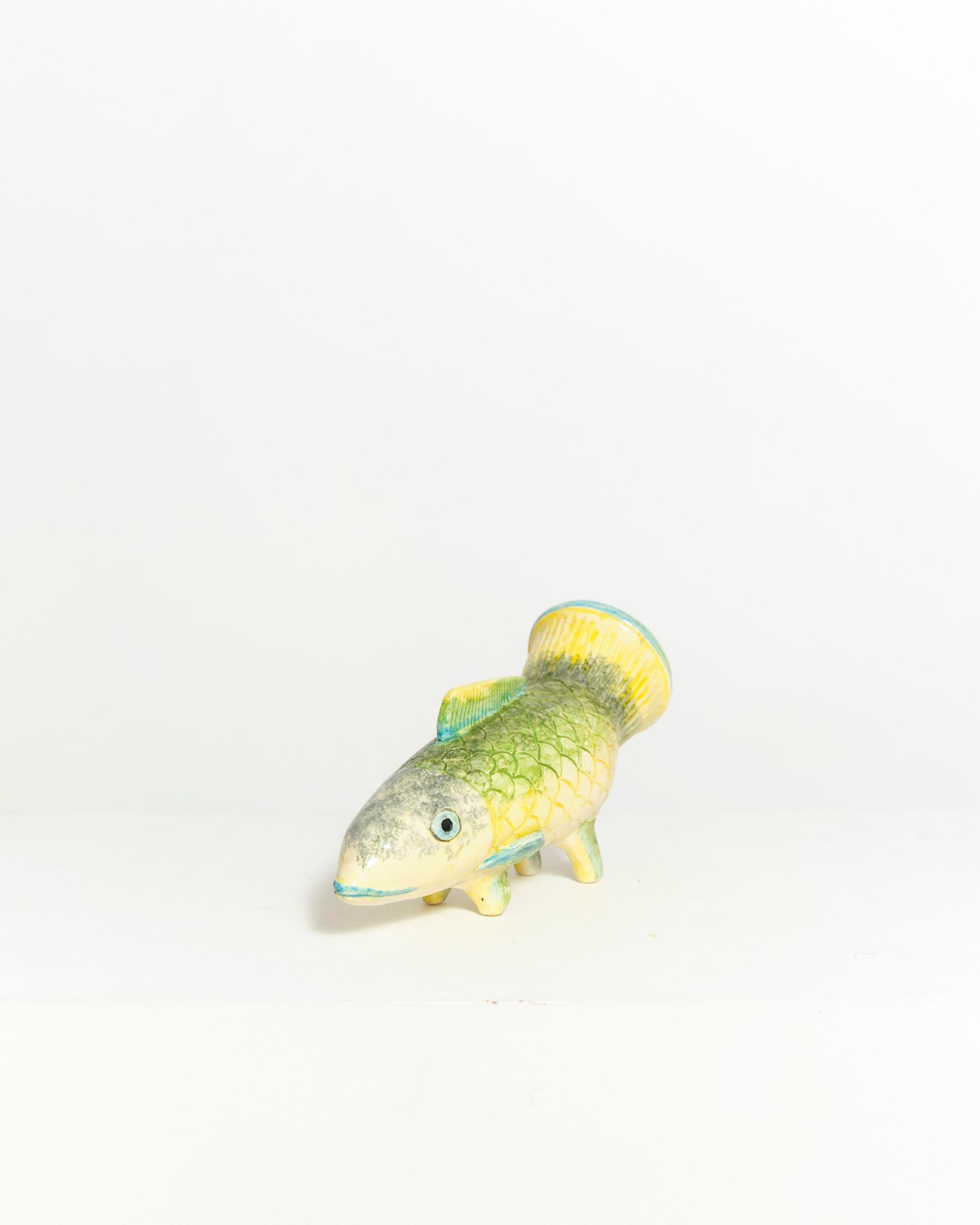 Prue Piper, Regenbogen- Papagei-Fischgefäß im Zustand „Hervorragend“ im Angebot in London, GB