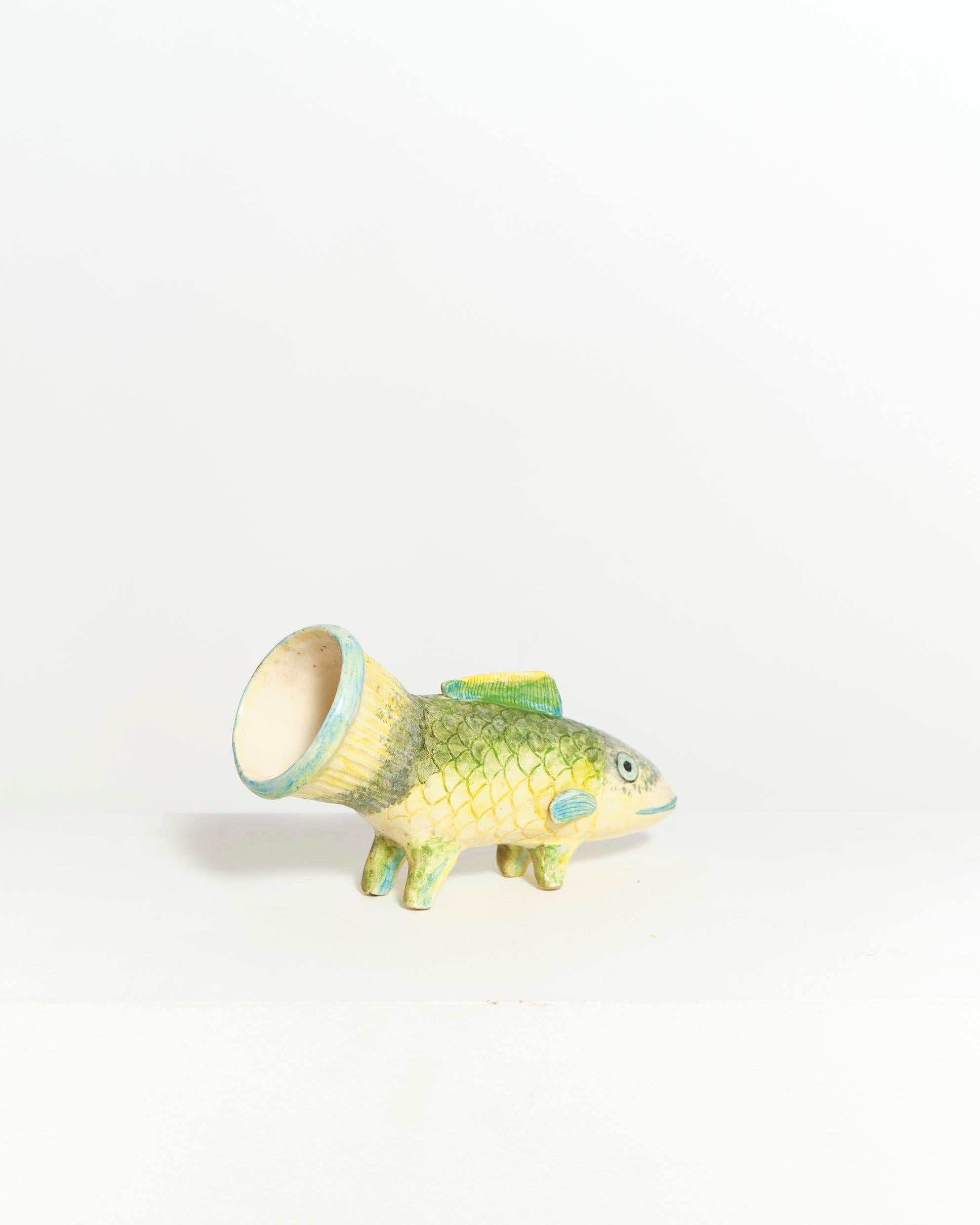 Prue Piper, Regenbogen- Papagei-Fischgefäß (21. Jahrhundert und zeitgenössisch) im Angebot