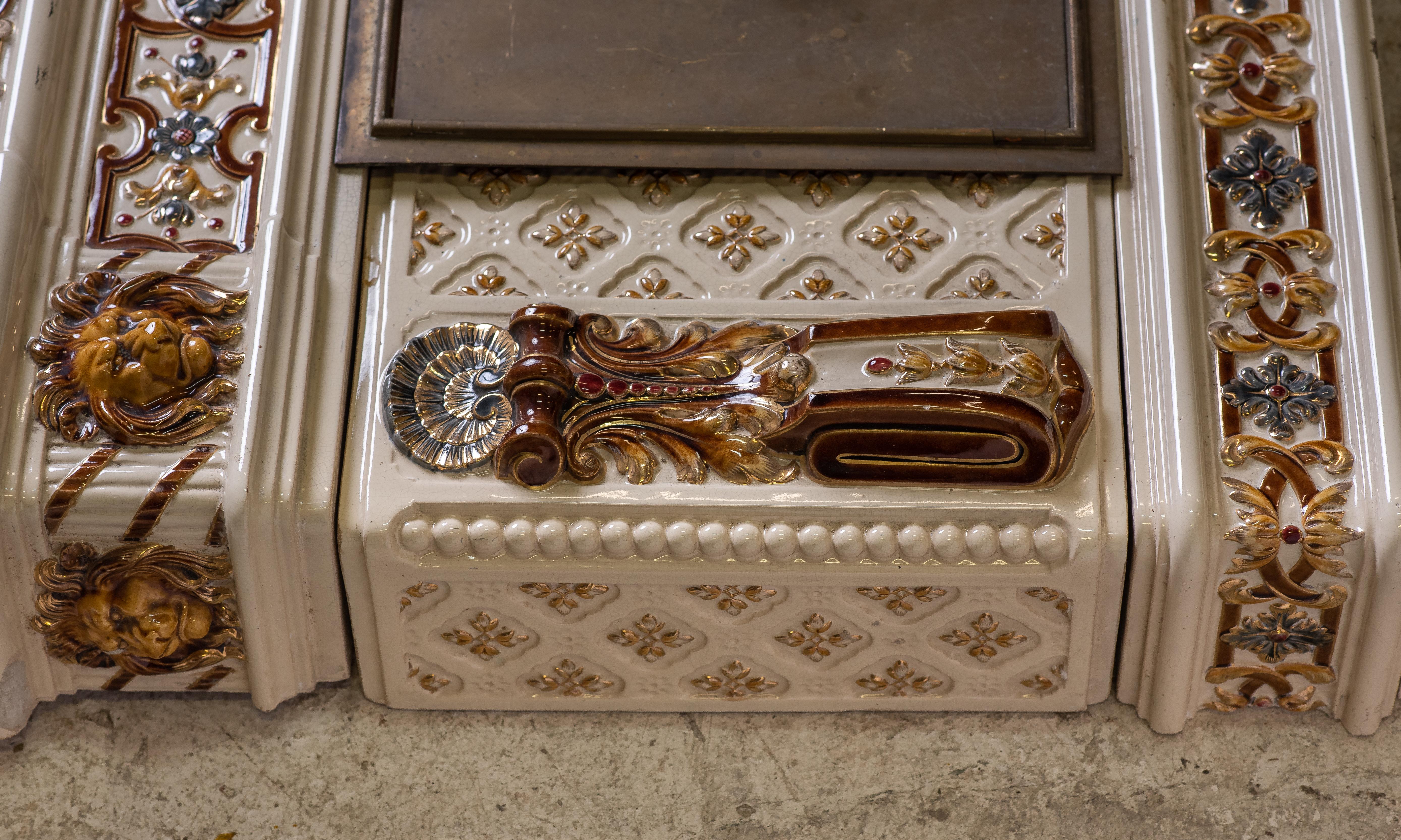 Prussian Fireplace in Sarreguemines Earthenware, France End of the 19th Century For Sale 2