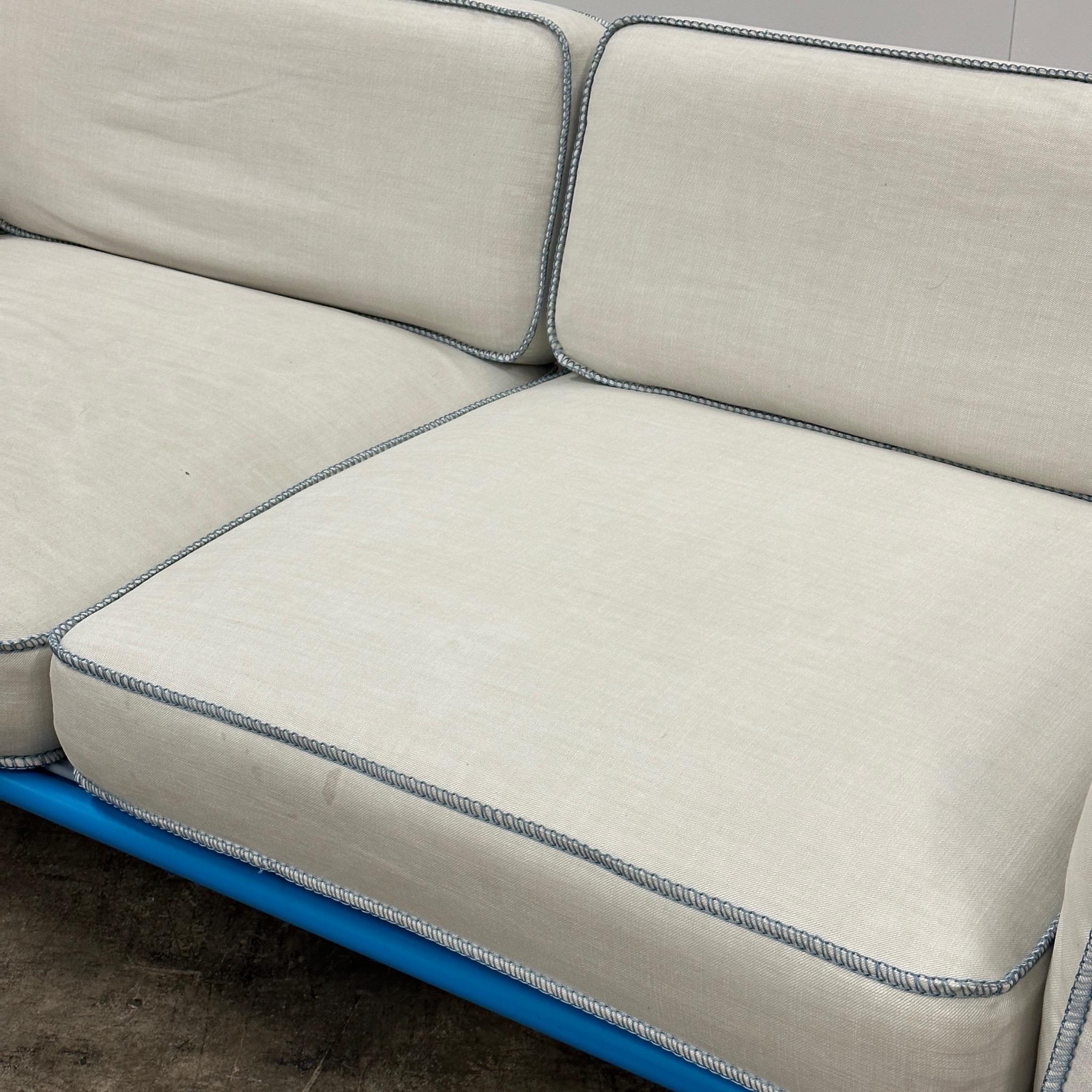 nike karlsson sofa