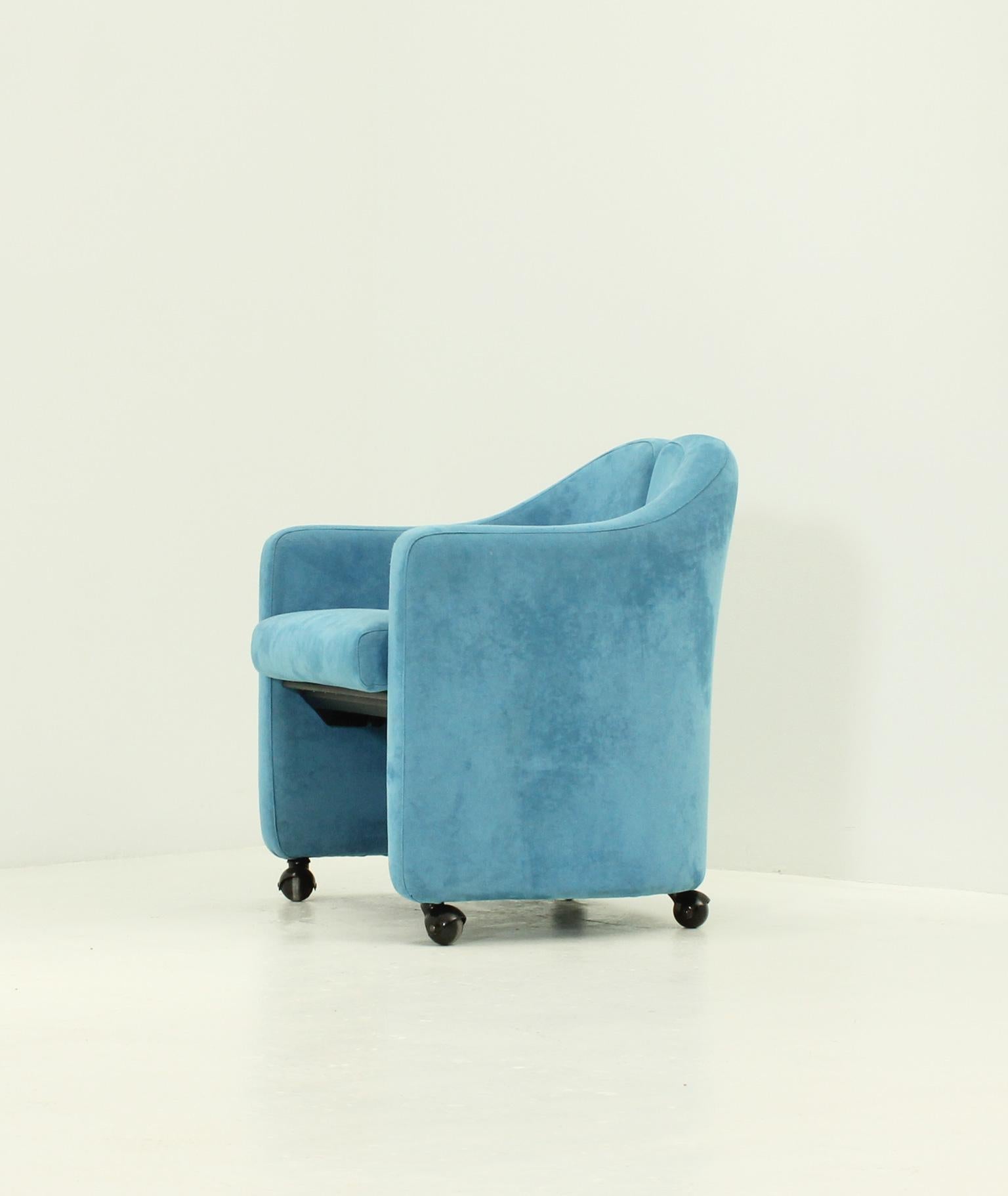 PS142 Armchair by Eugenio Gerli in Blue Nubuck Leather For Sale 4