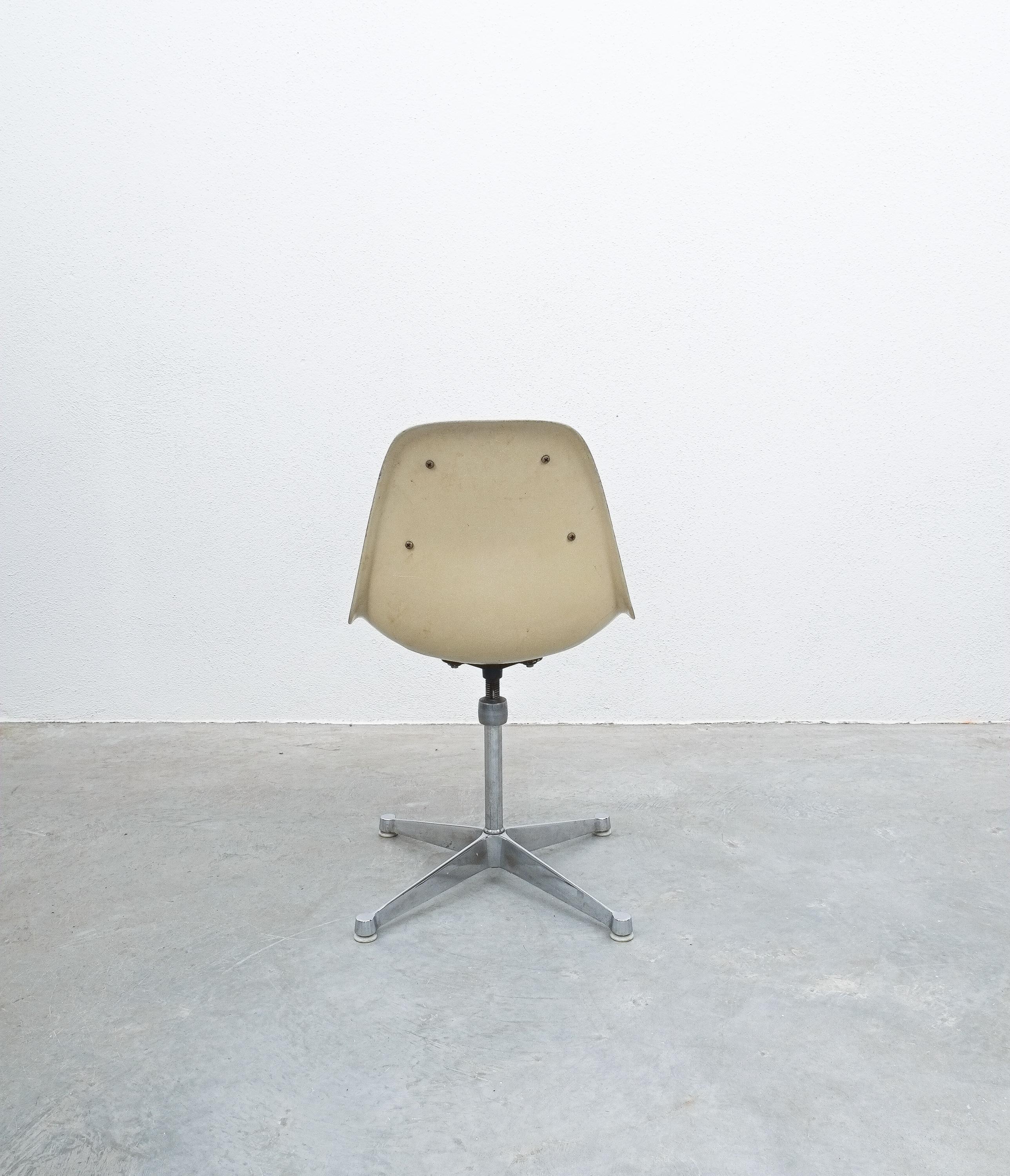 American PSCC4 Fiberglass Swivel Chair for Miller Ray and Charles Eames, circa 1960