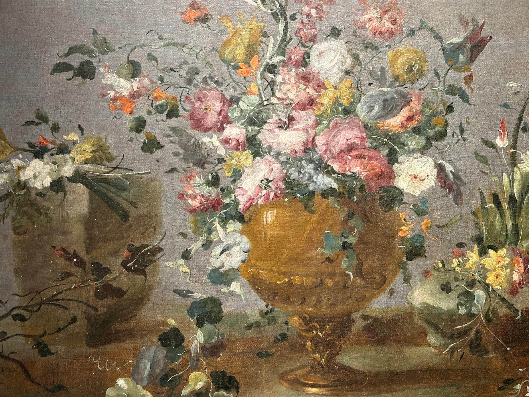 Natura morta di fiori veneziana del XVIII secolo, vaso classico su un ripiano di marmo - Painting di Pseudo Guardi (aka Master of the Guardeschi Flowers)