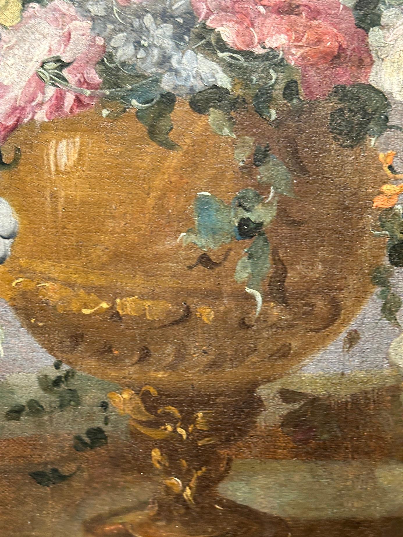 Natura morta di fiori veneziana del XVIII secolo, vaso classico su un ripiano di marmo in vendita 2