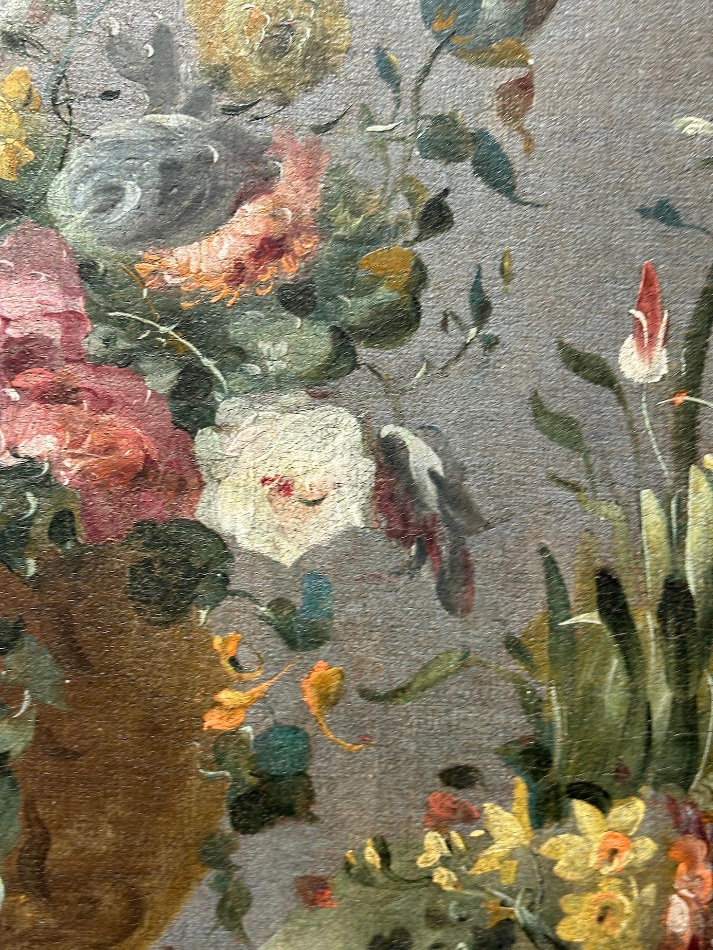 Natura morta di fiori veneziana del XVIII secolo, vaso classico su un ripiano di marmo in vendita 3
