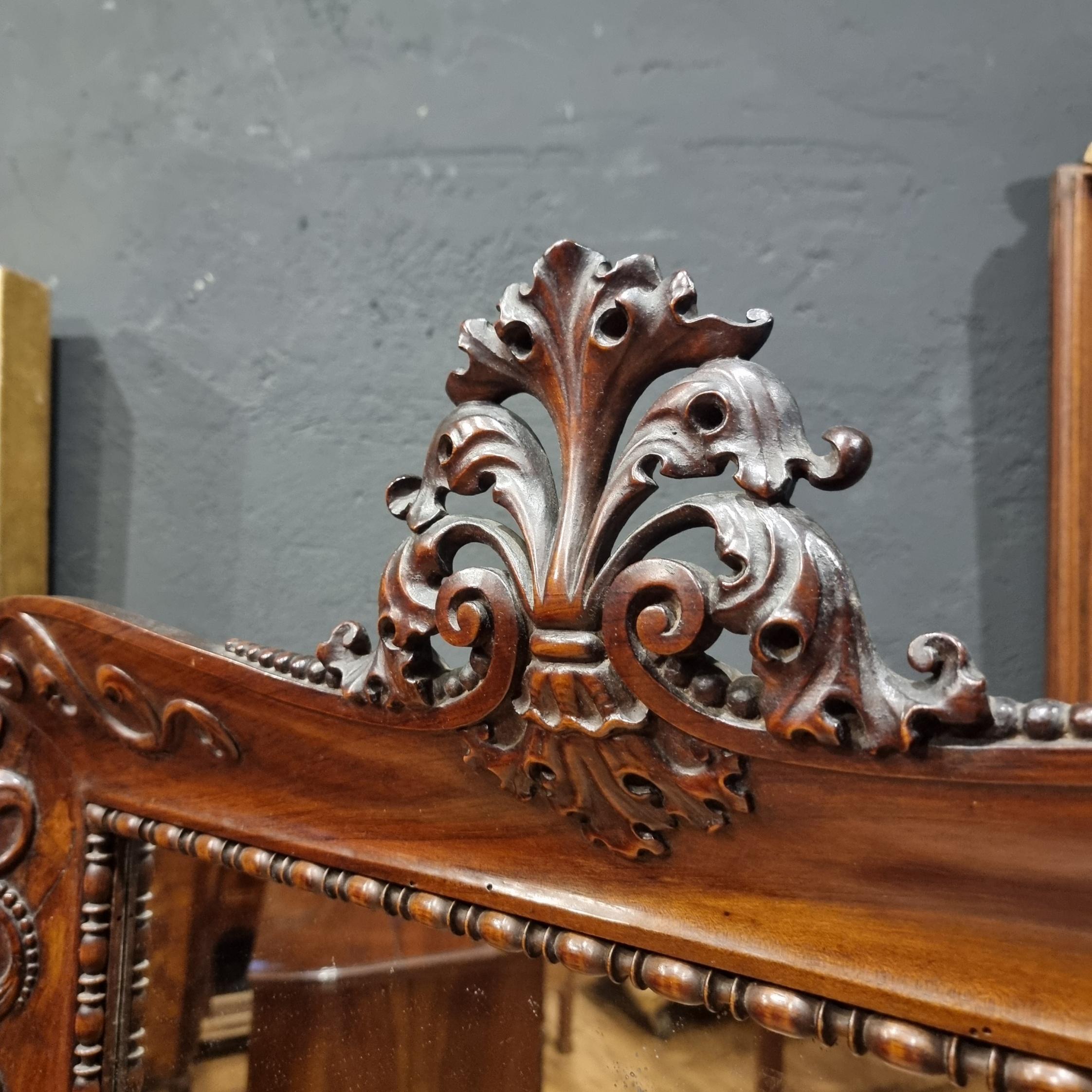 Psyche 1850s walnut mirror cabinet with original mirror In Good Condition For Sale In Villa Verucchio, Emilia-Romagna