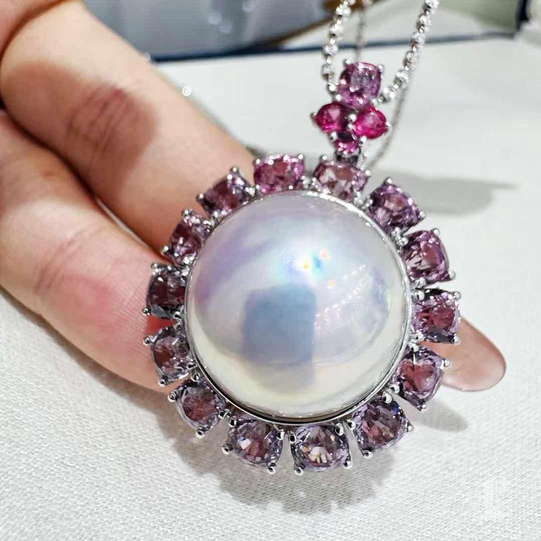 De las mujeres 【Corona Radiance】PSL Certificado Aurora 18mm Mabe Pearl Burmese Spinel Pendant en venta