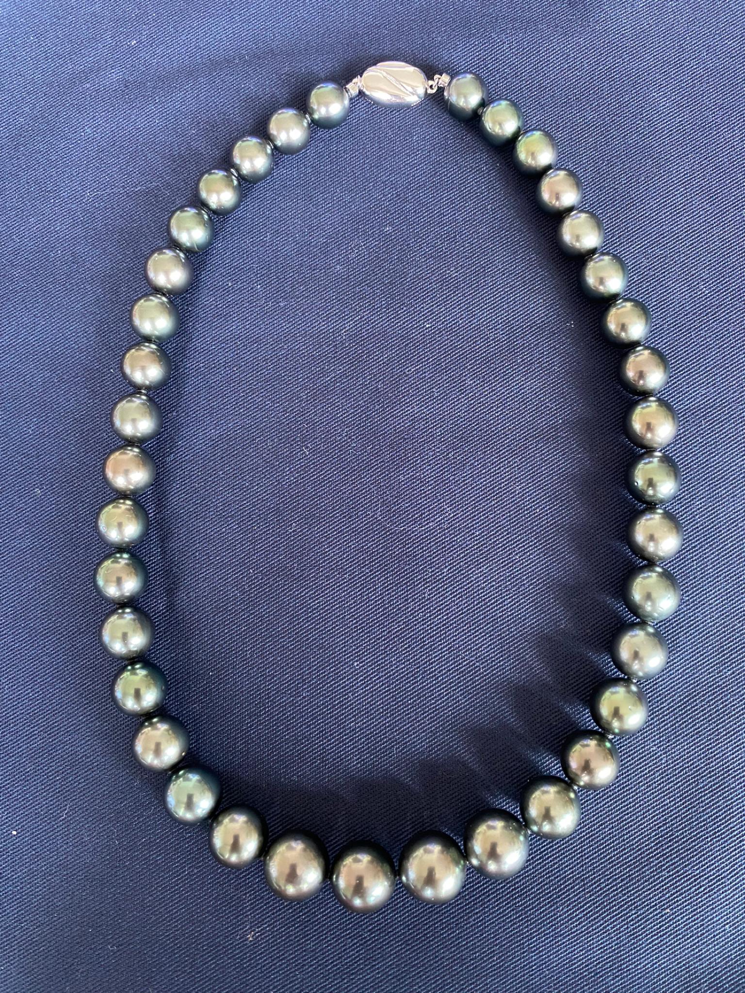 Women's PSL Certified 37 PCS Green Tone 10-12.9MM Tahitian Pearl Necklace For Sale