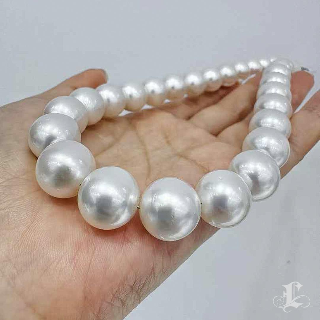 Collana graduata di perle dei mari del sud certificate PSL PHOENIX da 12-13,7 mm In condizioni Nuovo a New York, NY