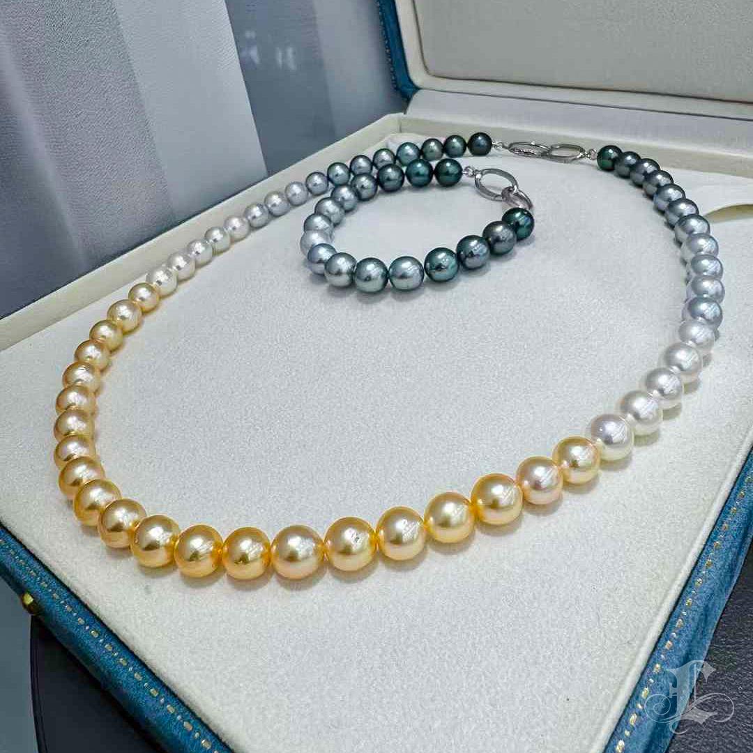 This exquisite pearl jewelry set features a stunning gradient design, combining the finest Aurora Japanese Akoya pearls, South Sea golden pearls, and Tahitian pearls. The harmonious transition of colors—from rich gold to luminous white, followed by