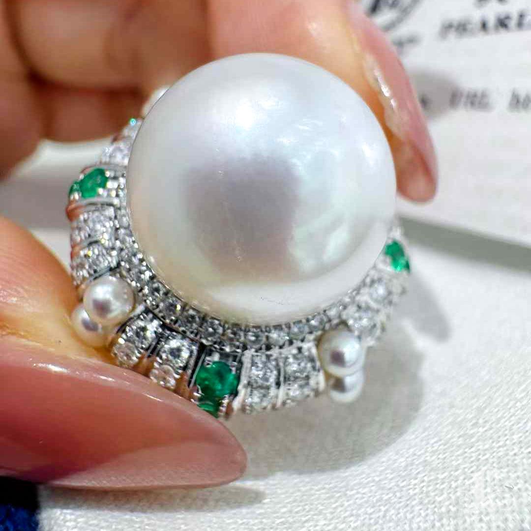 【Crown Radiance】PSL VENUS Certified South Sea Pearl & Emerald Diamond Ring In New Condition For Sale In New York, NY