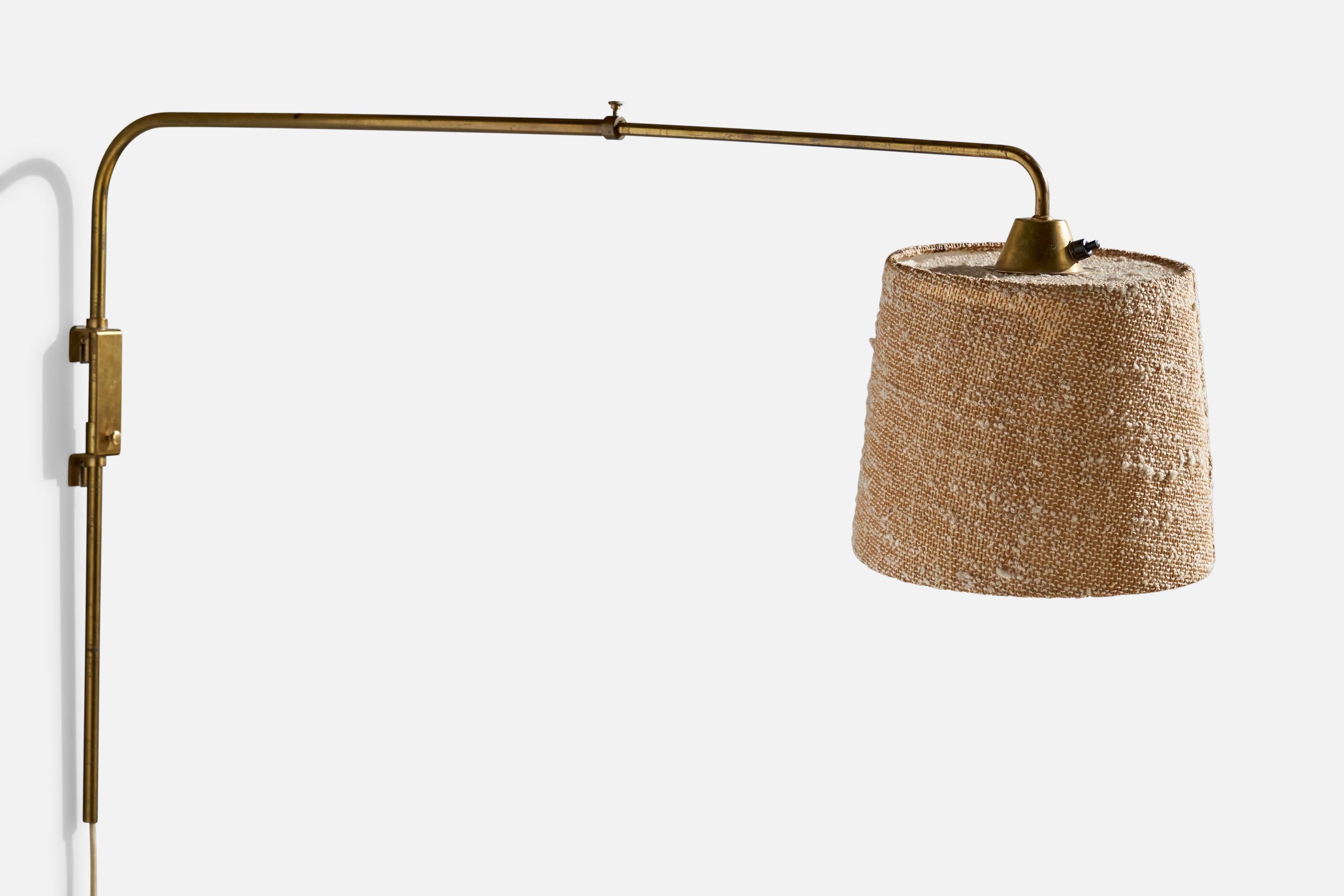 Un'applique regolabile in ottone e tessuto prodotta da PSO, Finlandia, anni '40 circa.

Dimensioni complessive (pollici): 22,75