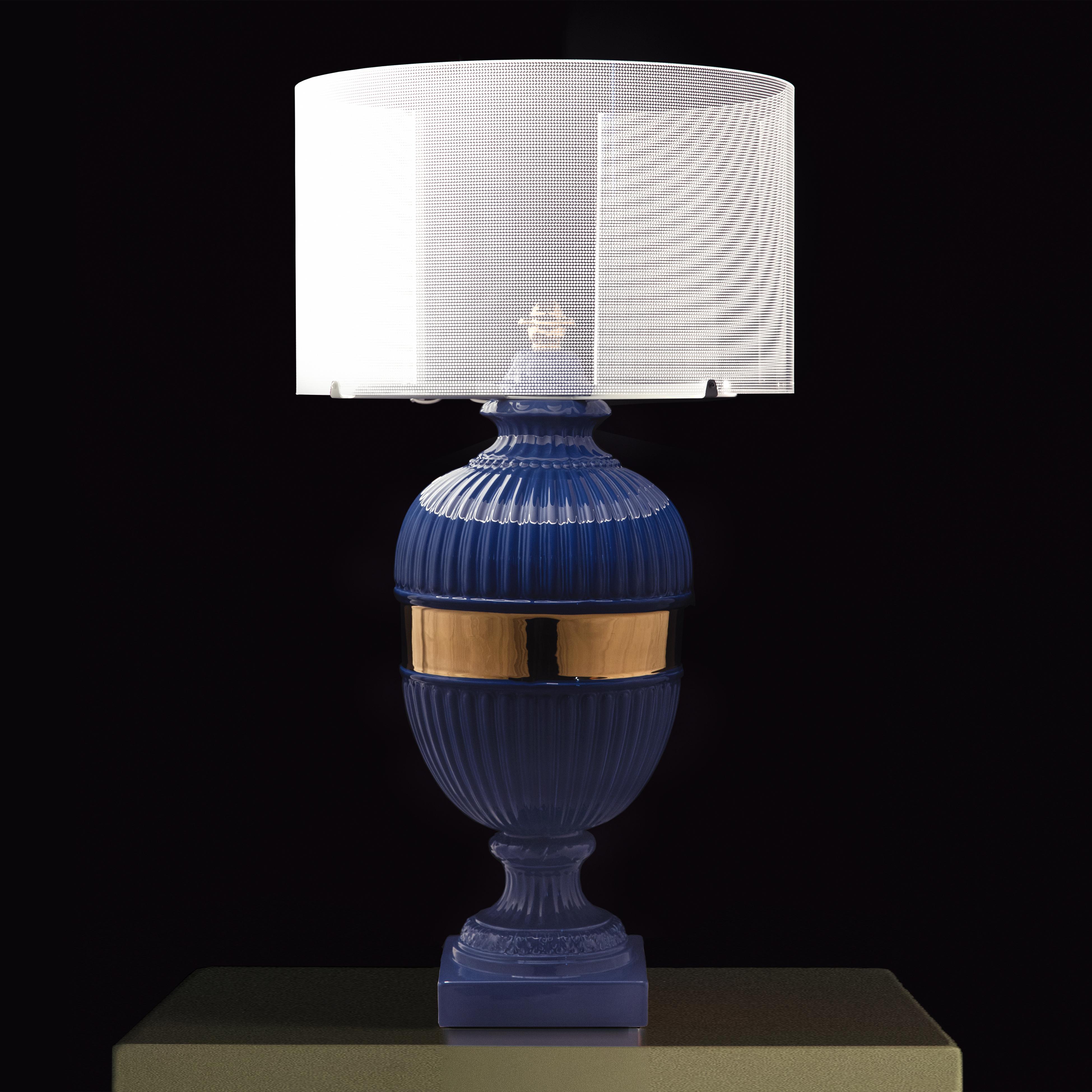 Inspired by the Classical urns from the frescoes in the Hall of Cupid and Psyche in Mantova’s Palazzo Te, this table lamp will stand out in any kind of décor, with its fine ceramic and timelessly elegant shape. The innovative touch technology is