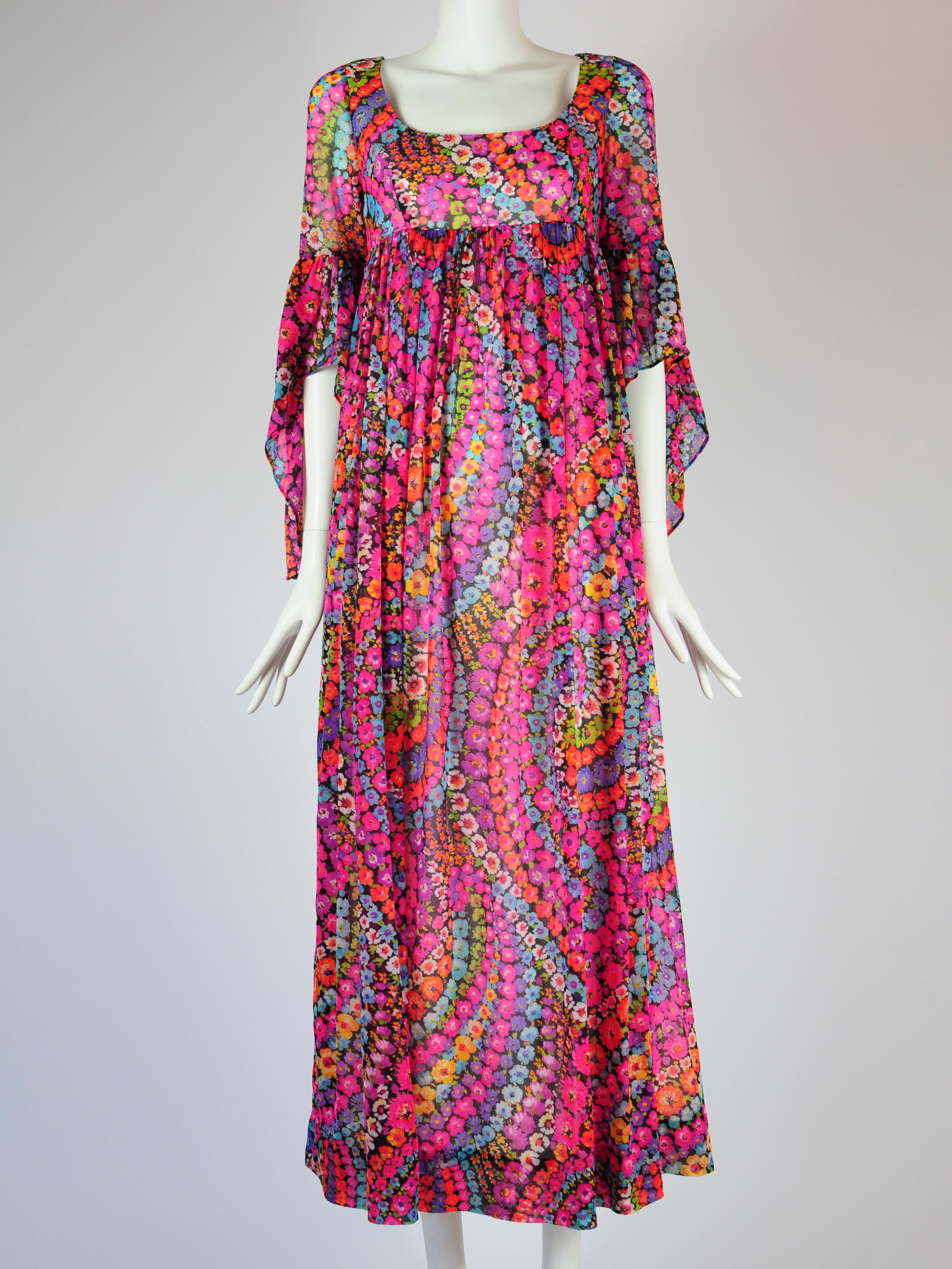 Psychedelic Flower Goddess Dress Empire Waist Butterfly Sleeve Quad London 1970s In Good Condition For Sale In AMSTERDAM, NL