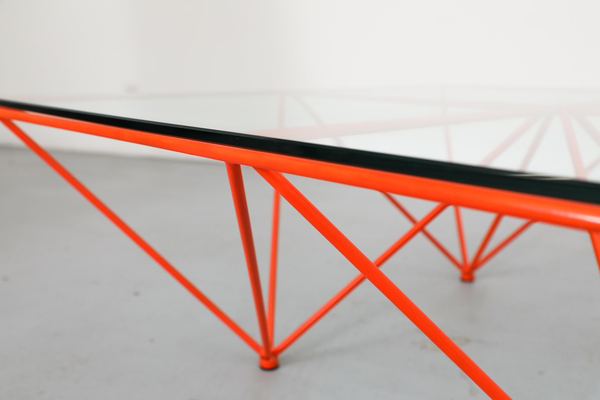 Table basse en verre orange psychédélique inspirée du milieu du siècle, style Paolo Piva en vente 3