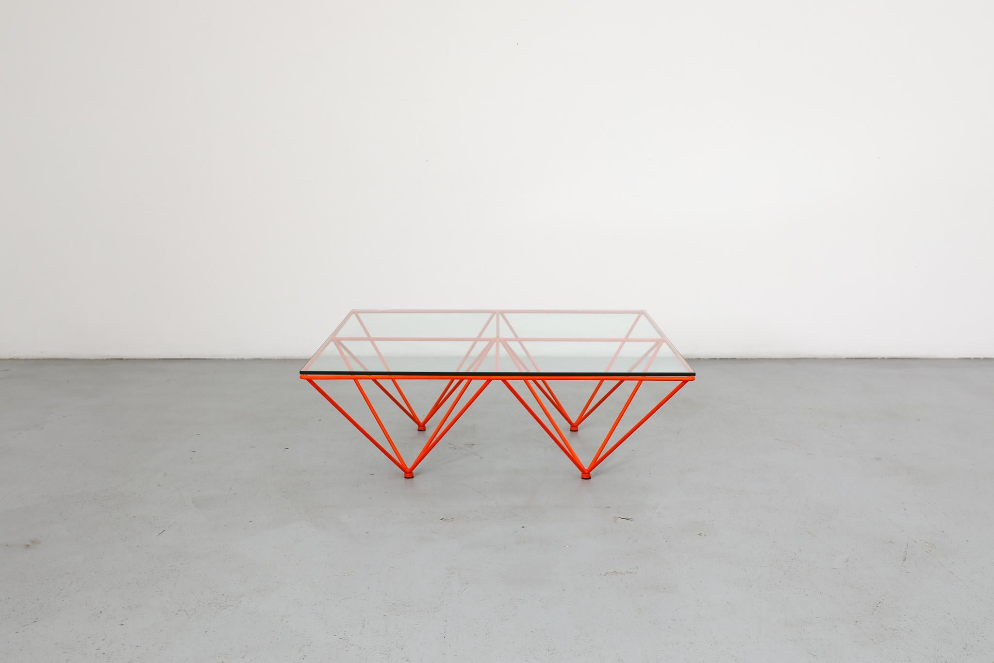 Mid-Century Modern Table basse en verre orange psychédélique inspirée du milieu du siècle, style Paolo Piva en vente