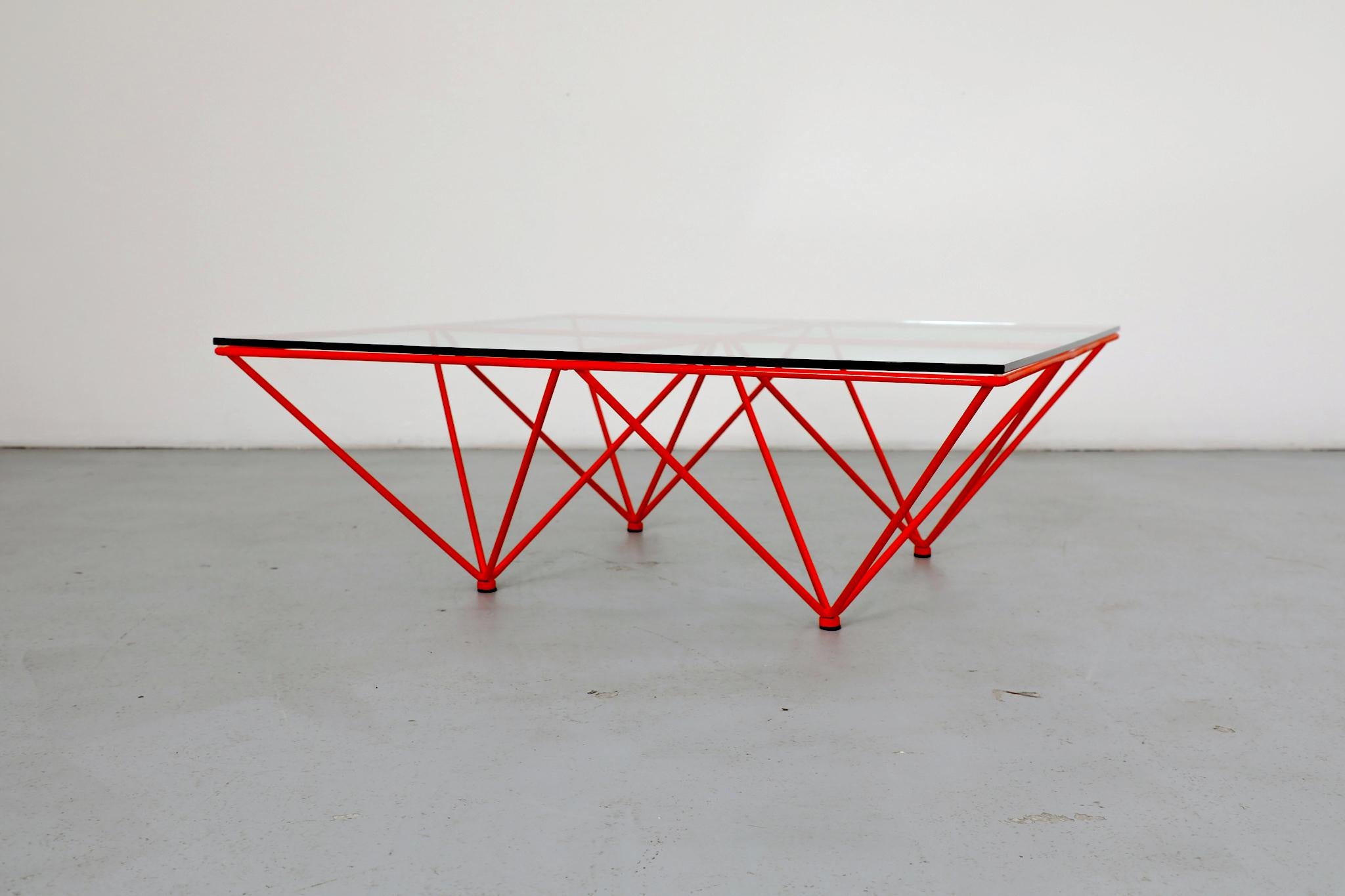 Fin du 20e siècle Table basse en verre orange psychédélique inspirée du milieu du siècle, style Paolo Piva en vente