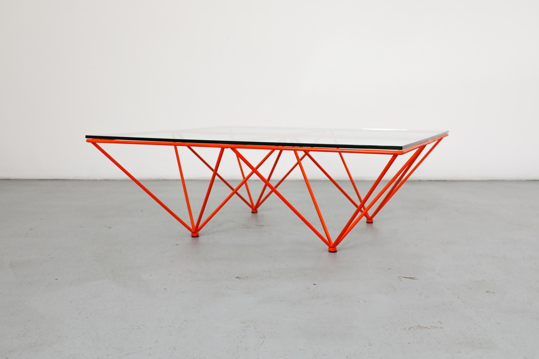 Verre Table basse en verre orange psychédélique inspirée du milieu du siècle, style Paolo Piva en vente
