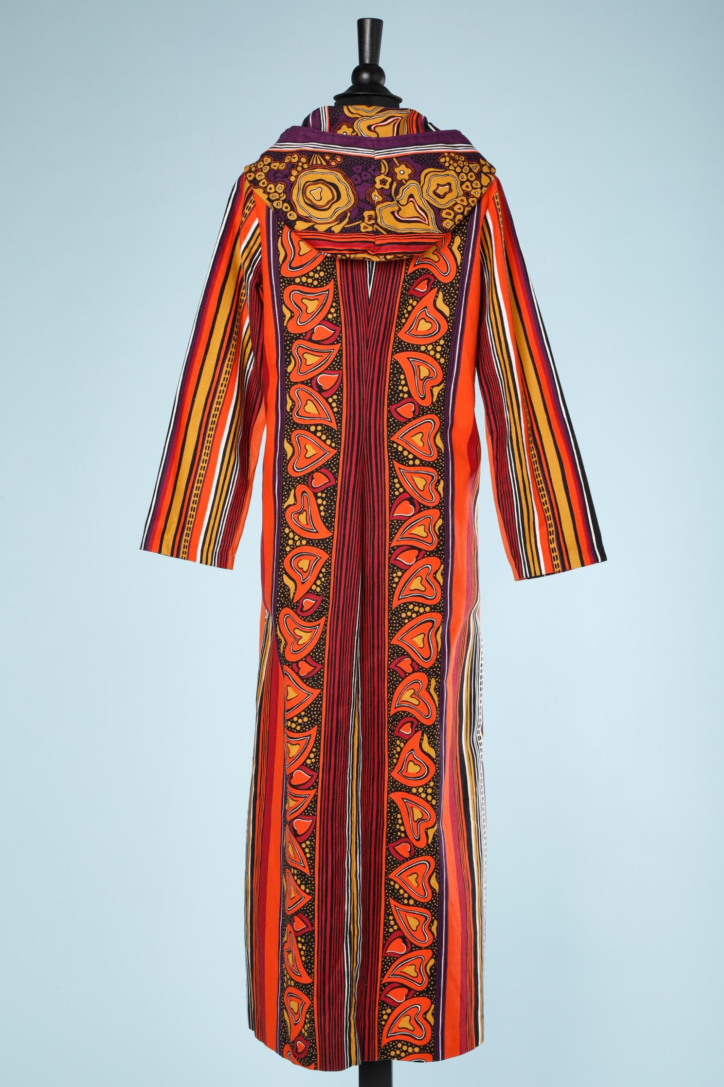Psychedelischer bedruckter Mantel aus Baumwolle mit Kapuze Circa 1970er Jahre  für Damen oder Herren im Angebot
