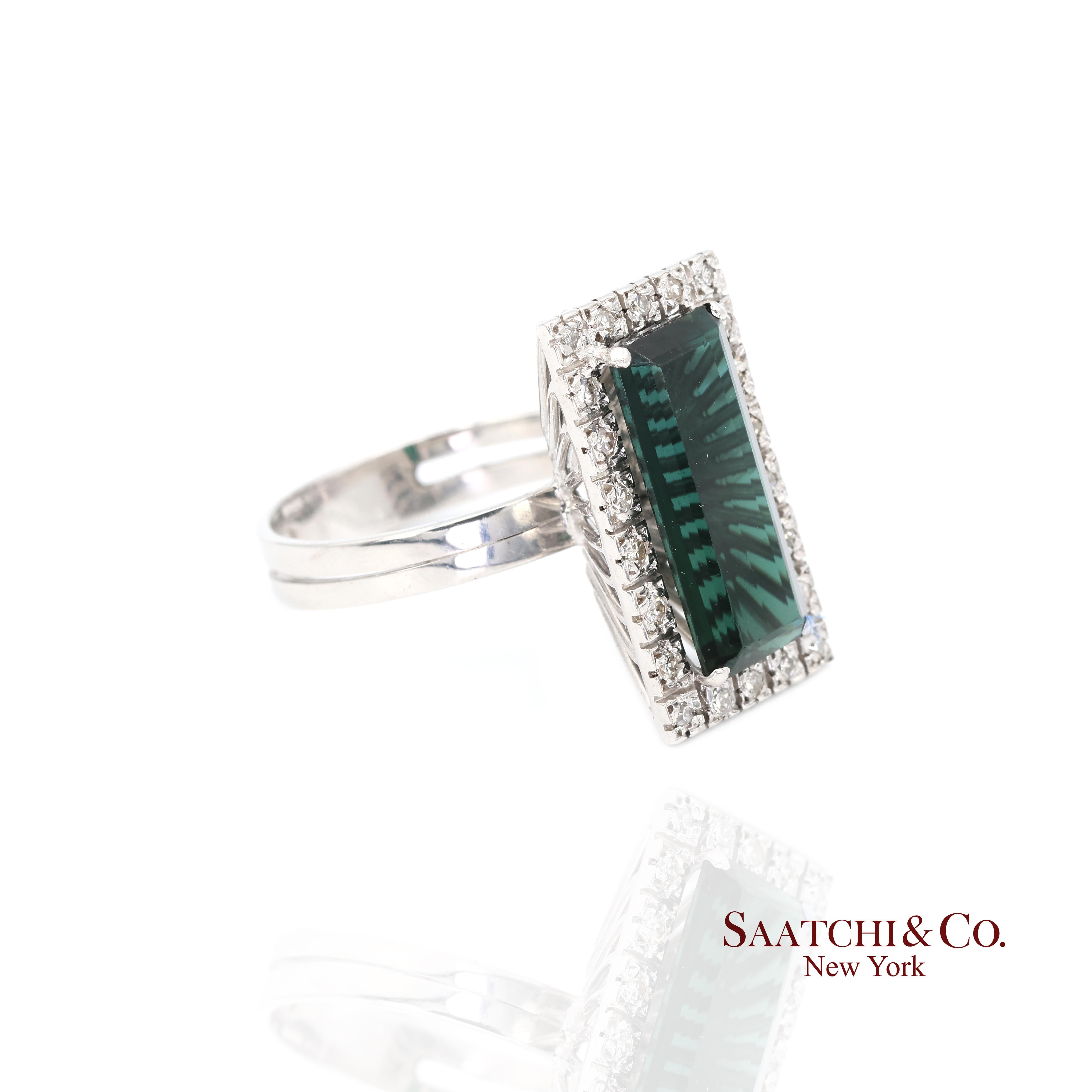 Bague en tourmaline verte et diamants

Type de métal : Platine
Poids total de l'article : 6,75 grammes
Taille de la bague : 8.5 (redimensionnable)
Dimensions : Longueur : 21,0 mm X Largeur : 11,5 mm X Hauteur : 4,0 mm : Longueur : 21,0 mm X Largeur