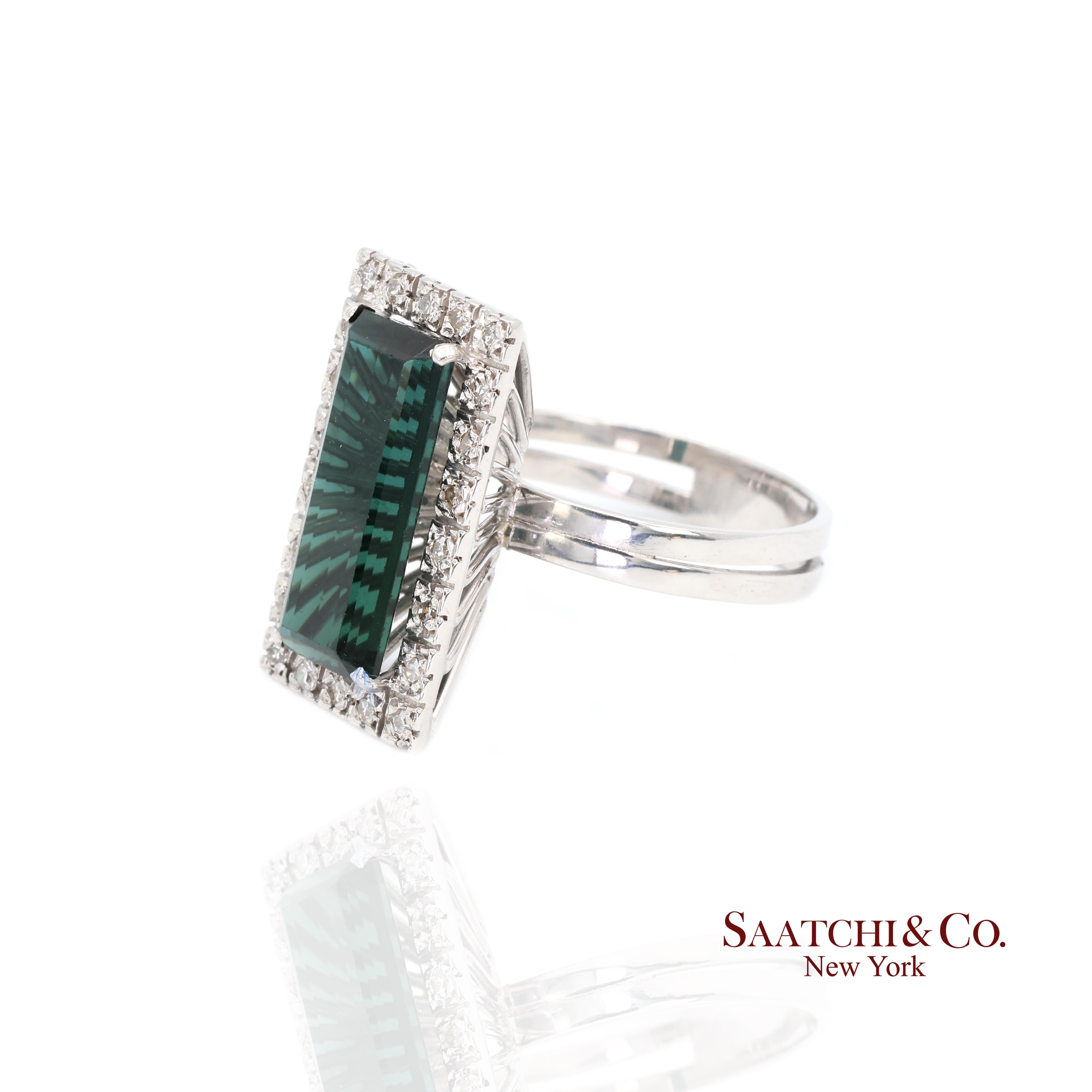 Contemporain Pt 900 Bague en tourmaline verte naturelle et diamant naturel en vente