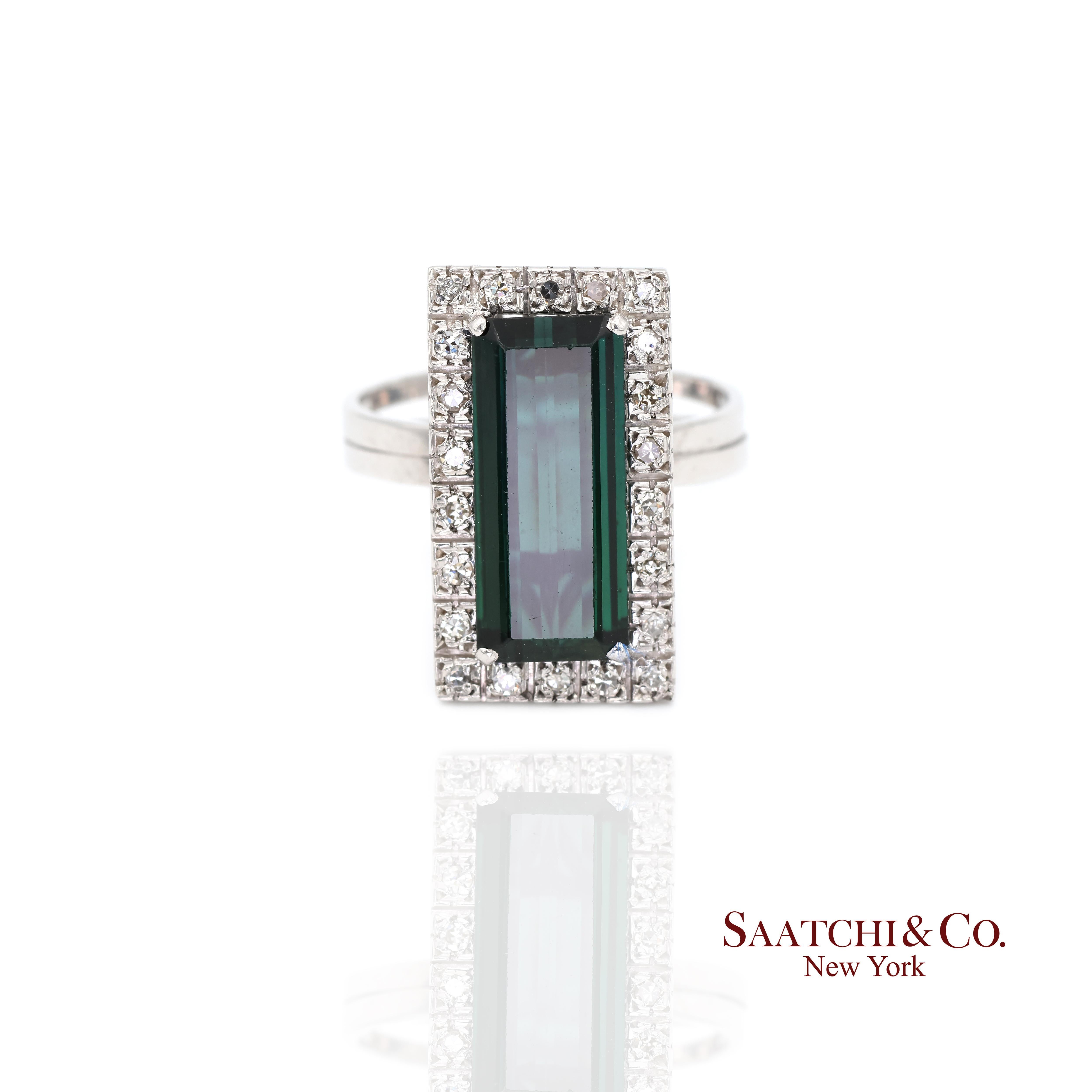 Pt 900 Bague en tourmaline verte naturelle et diamant naturel Excellent état - En vente à New York, NY