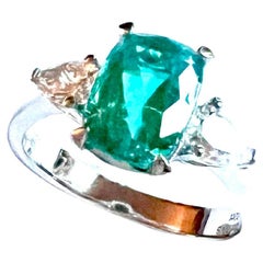 PT/950 Anello in platino con 1 tormalina Paraiba sfaccettata con 2 diamanti.