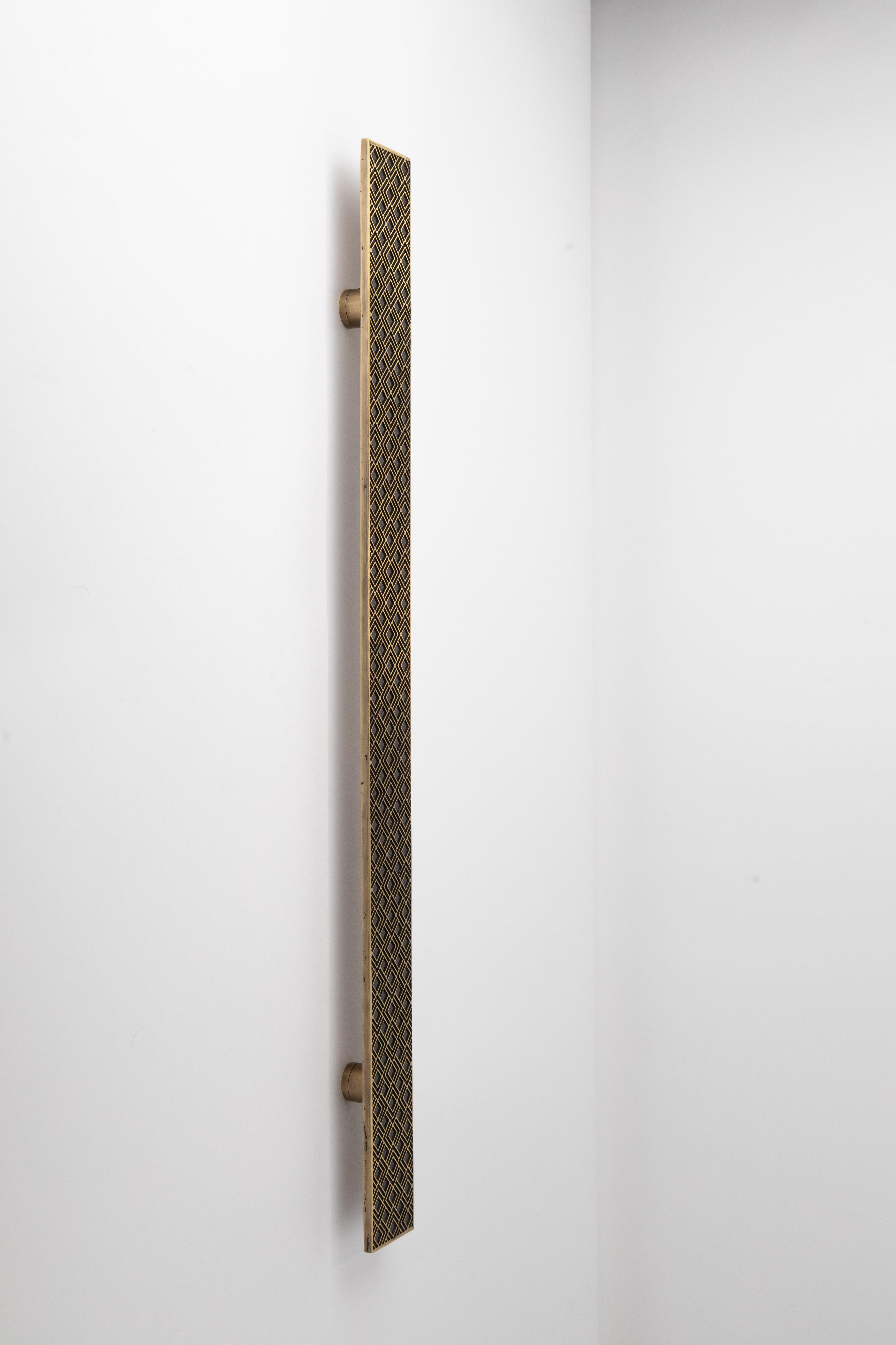 Door pull 70cm : A geometric imprint in solid brass. Art Deco collection In New Condition For Sale In Marrakech, MA