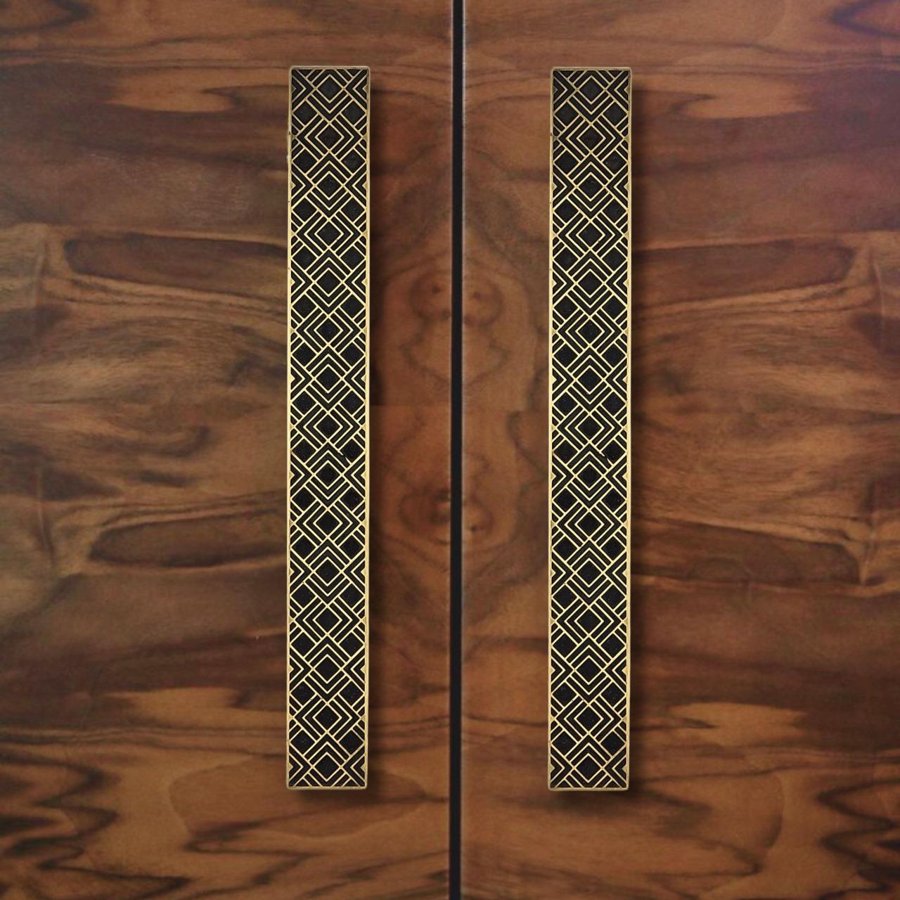 Hand-Crafted PT/AD/09  pull handle in engraved brass 30cm : Art deco collection For Sale