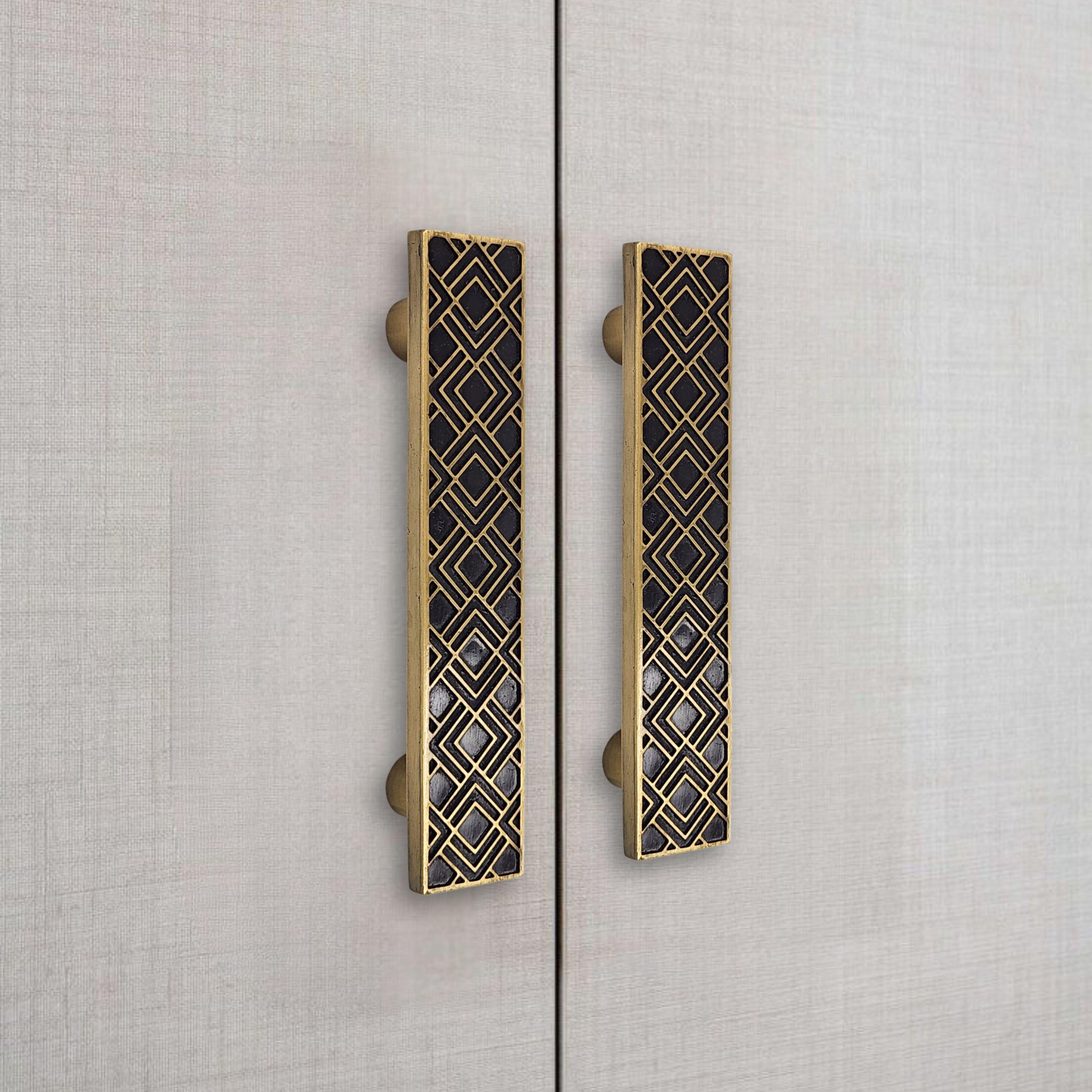 Contemporary PT/AD/09  pull handle in engraved brass 30cm : Art deco collection For Sale