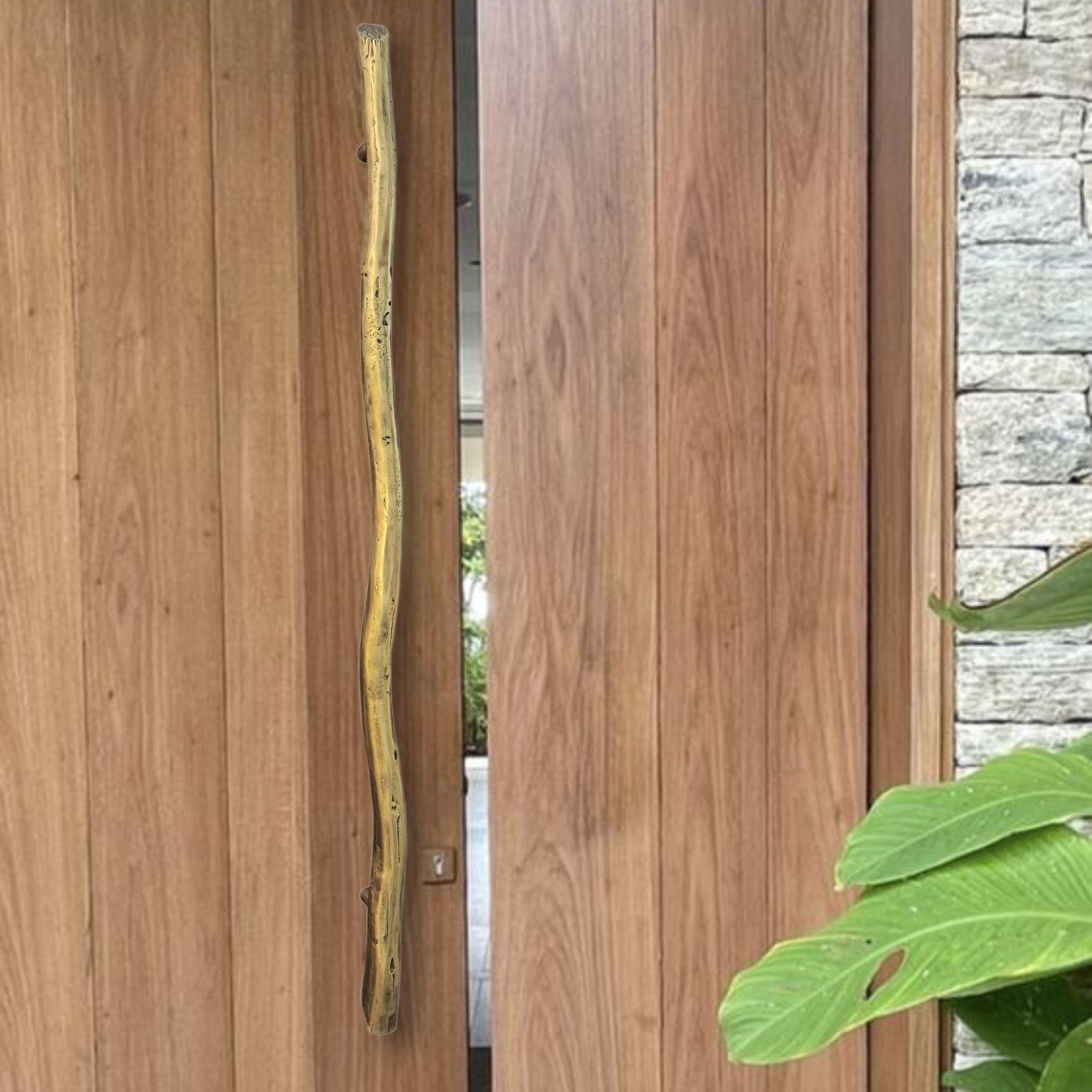 PT/E/07 Griffgriffgriff aus massivem Messing 100 cm : Eine organische Signatur für Ihre Tür im Zustand „Neu“ im Angebot in Marrakech, MA