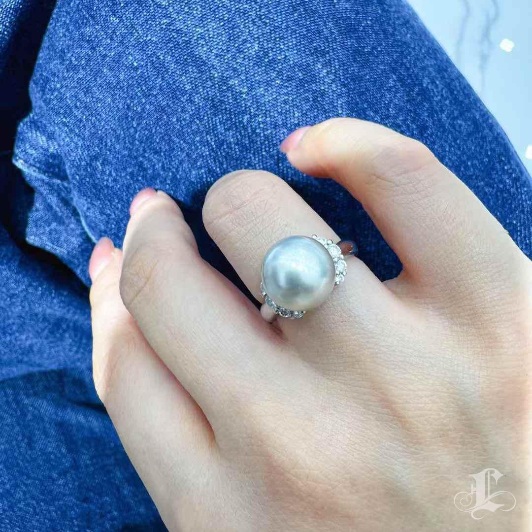 Uncut 【Lustre Arc】Classic Diamond Arc AAAA Tahitian Pearl Cocktail Ring in Platinum For Sale