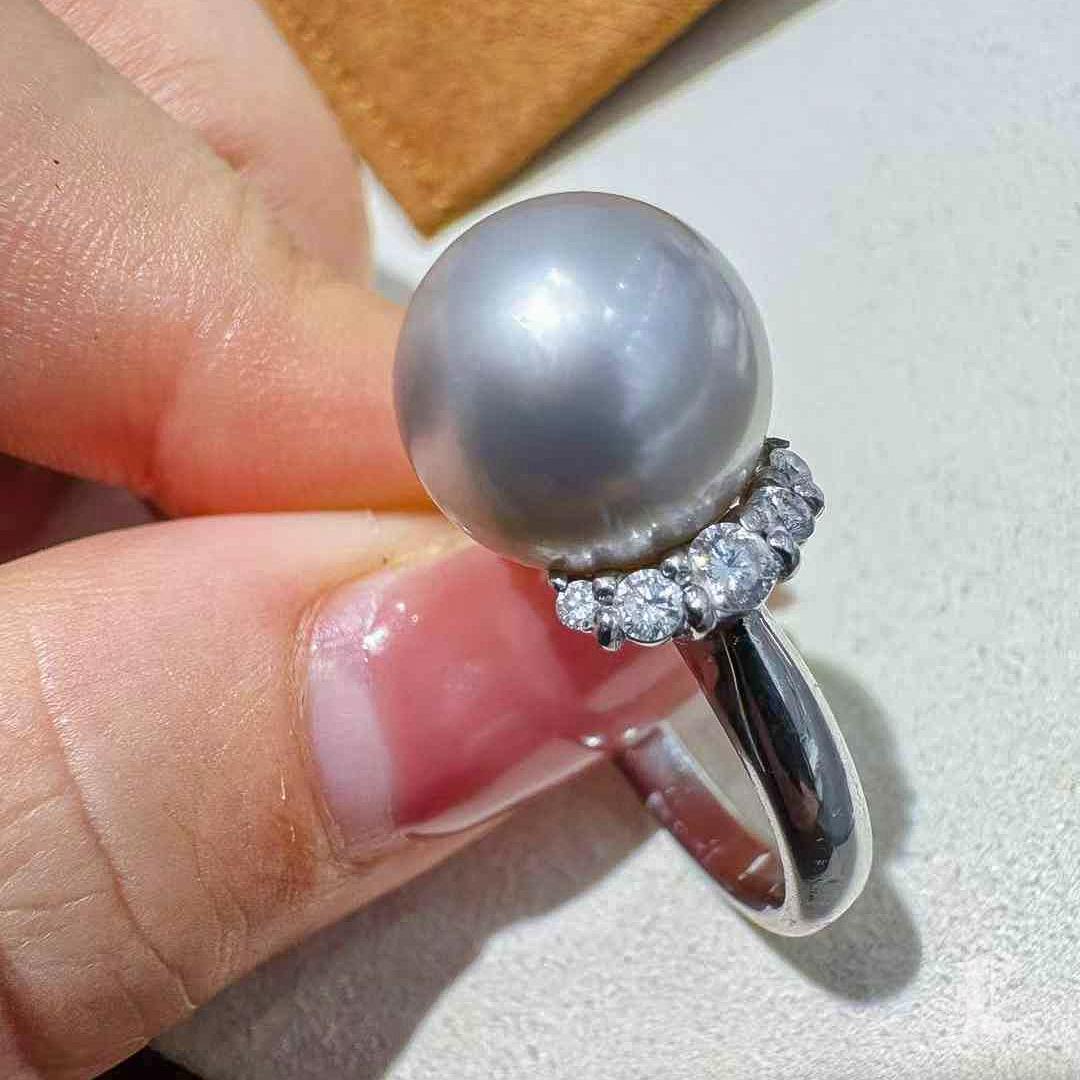 【Lustre Arc】Classic Diamond Arc AAAA Tahitian Pearl Cocktail Ring in Platinum For Sale 2