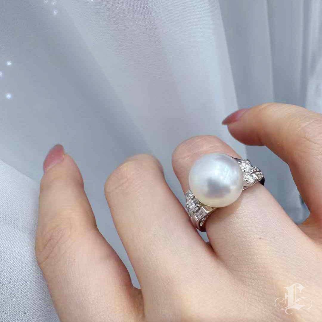 Non taillé 【Crown Radiance】Geometric Cluster Aurora South Sea Pearl Platinum Diamond Ring en vente