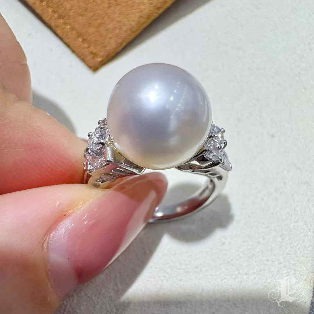 【Crown Radiance】Geometric Cluster Aurora South Sea Pearl Platinum Diamond Ring Neuf - En vente à New York, NY