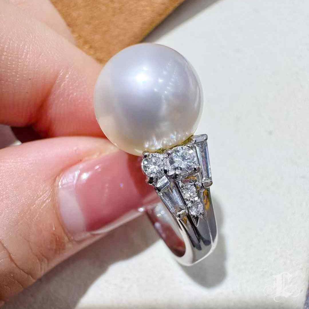 【Crown Radiance】Geometric Cluster Aurora South Sea Pearl Platinum Diamond Ring Pour femmes en vente