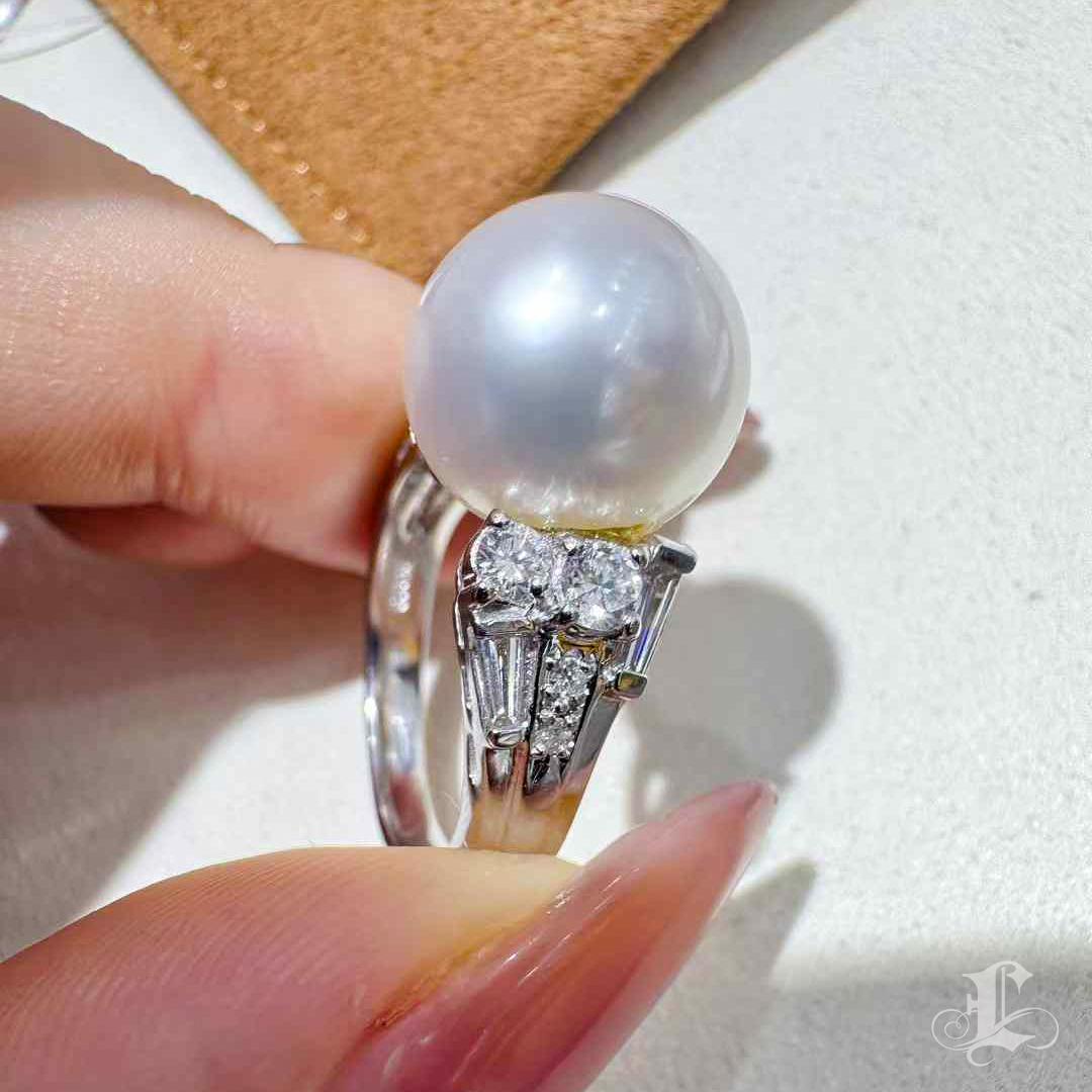 【Crown Radiance】Geometric Cluster Aurora South Sea Pearl Platinum Diamond Ring en vente 3