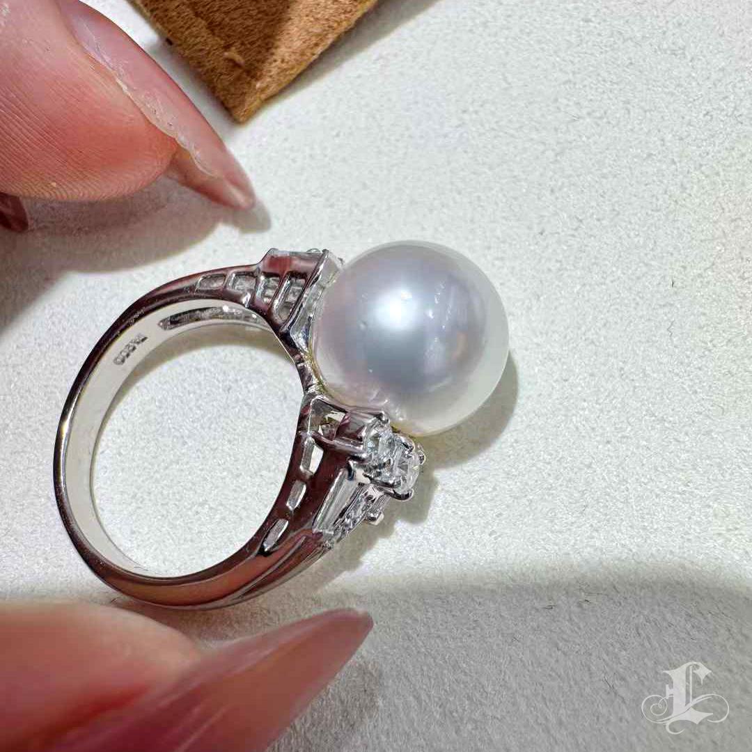 【Crown Radiance】Geometric Cluster Aurora South Sea Pearl Platinum Diamond Ring en vente 4