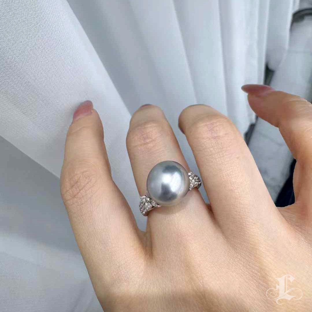 Non taillé 【Vine Symphony】Floral-Crown Aurora Tahitian Pearl Diamond Platinum Ring en vente