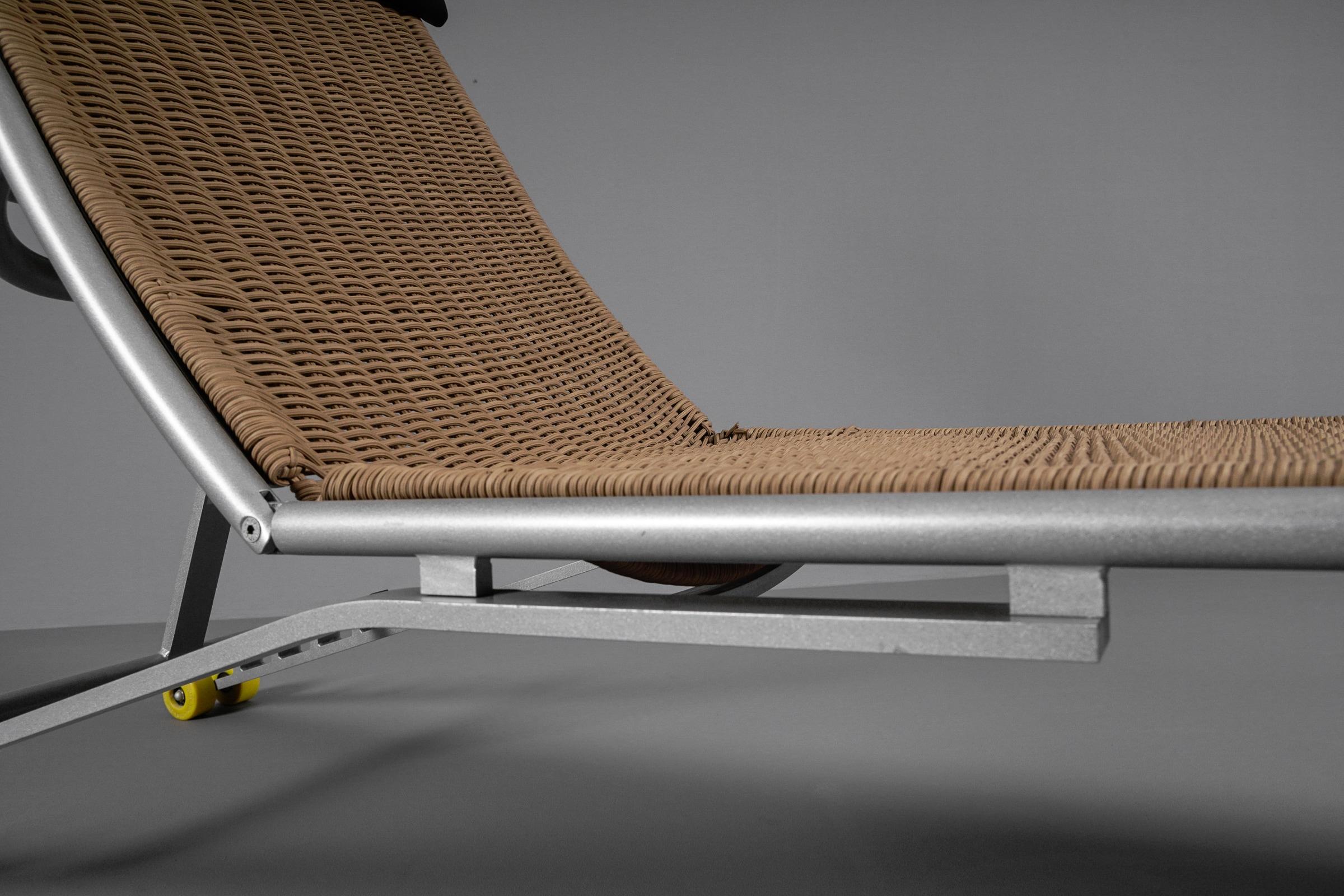 Fin du 20e siècle PT Skate Serie Set by Paul Tuttle for Strässle Collection, Chaisellounge + Table en vente