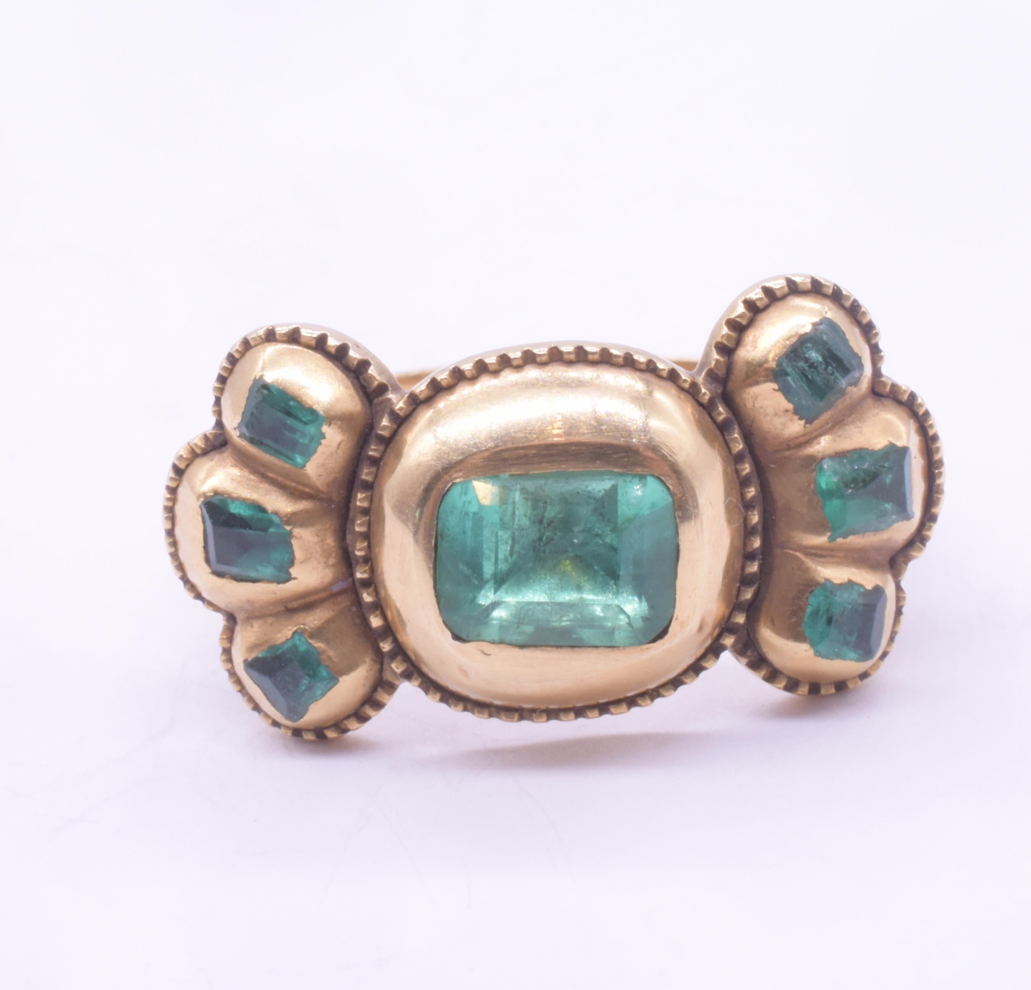 This rare Iberian bow form has 1.6 carats of natural Colombian emeralds and a wonderful bow form; bows were popularized in the 17th century when traditionally seen as a symbol of love and marriage, the bow motif first appeared in jewelry in the 17th