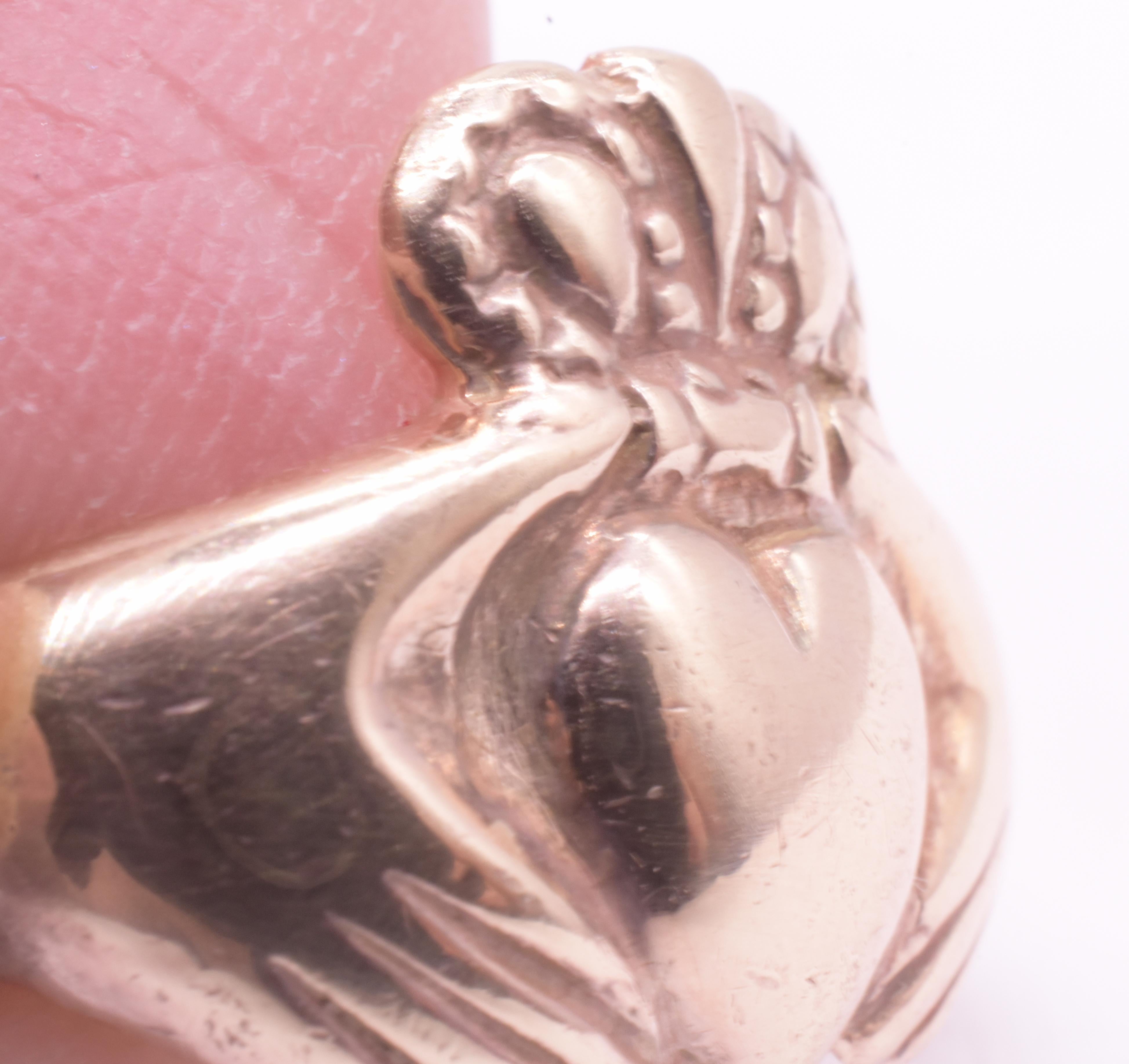 Bague irlandaise Claddagh avec motif de cœurs en forme de mains pendantes, taille 7, 1910 en vente 6