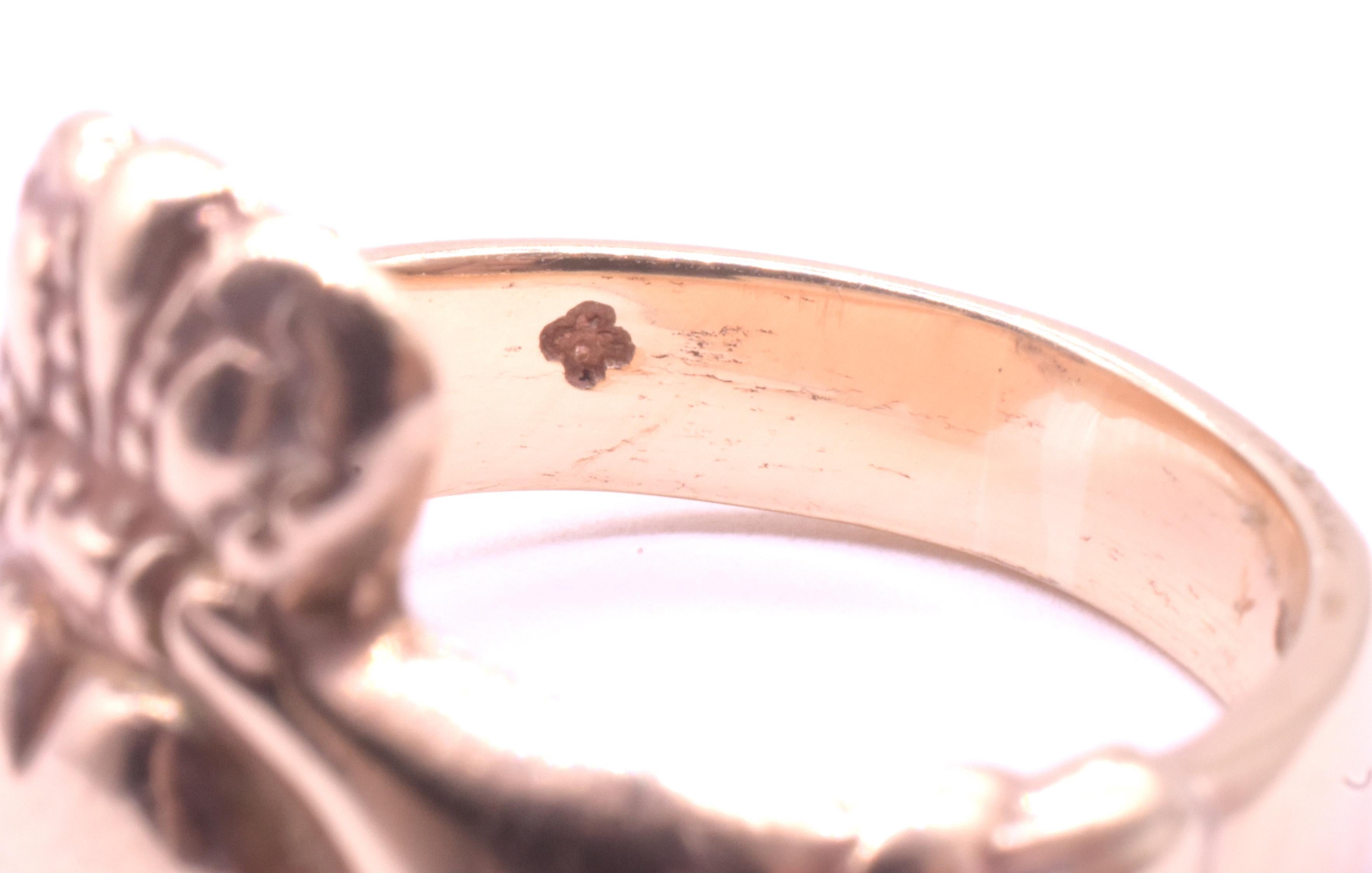 Bague irlandaise Claddagh avec motif de cœurs en forme de mains pendantes, taille 7, 1910 en vente 7