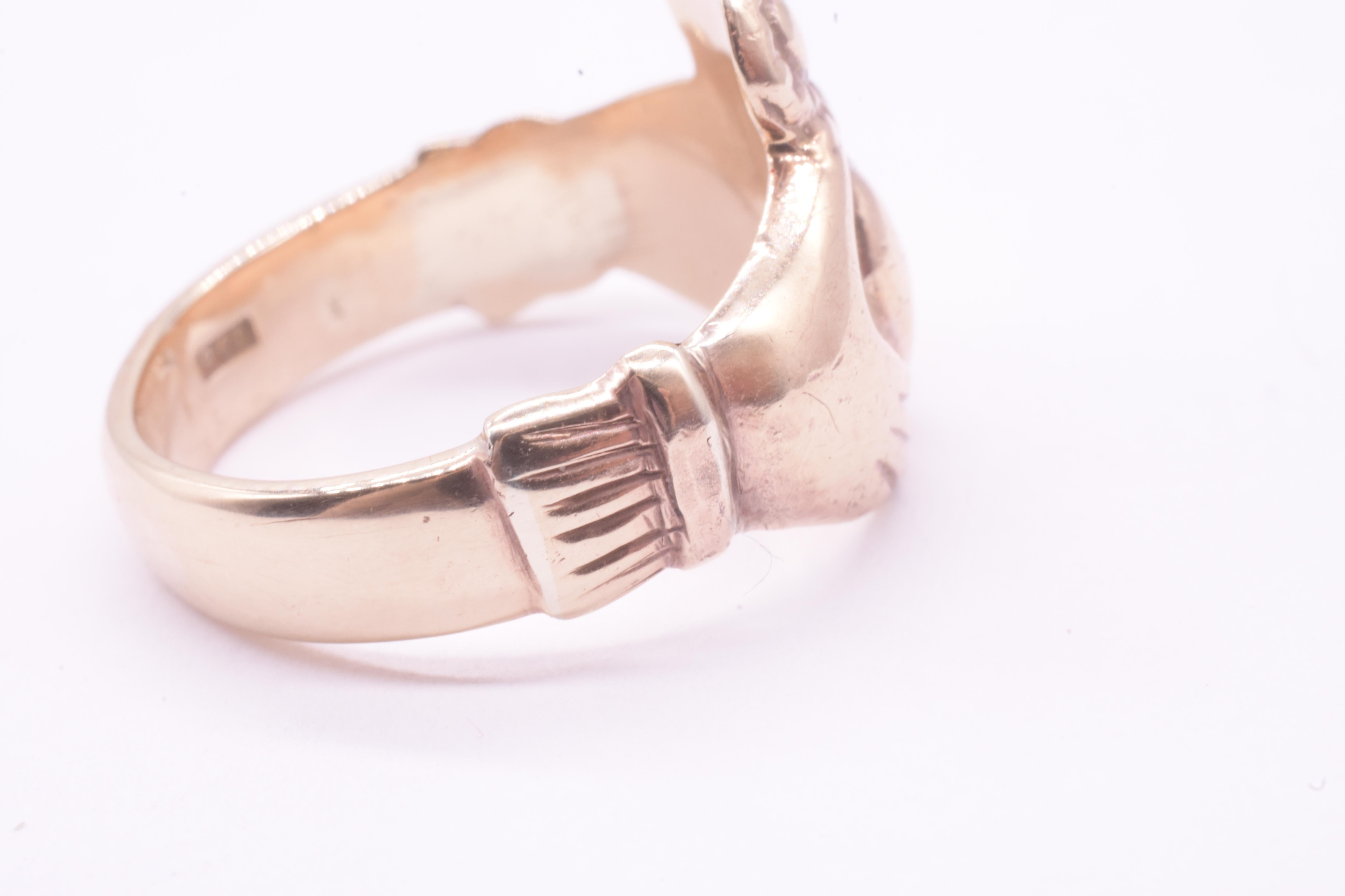 Bague irlandaise Claddagh avec motif de cœurs en forme de mains pendantes, taille 7, 1910 en vente 8